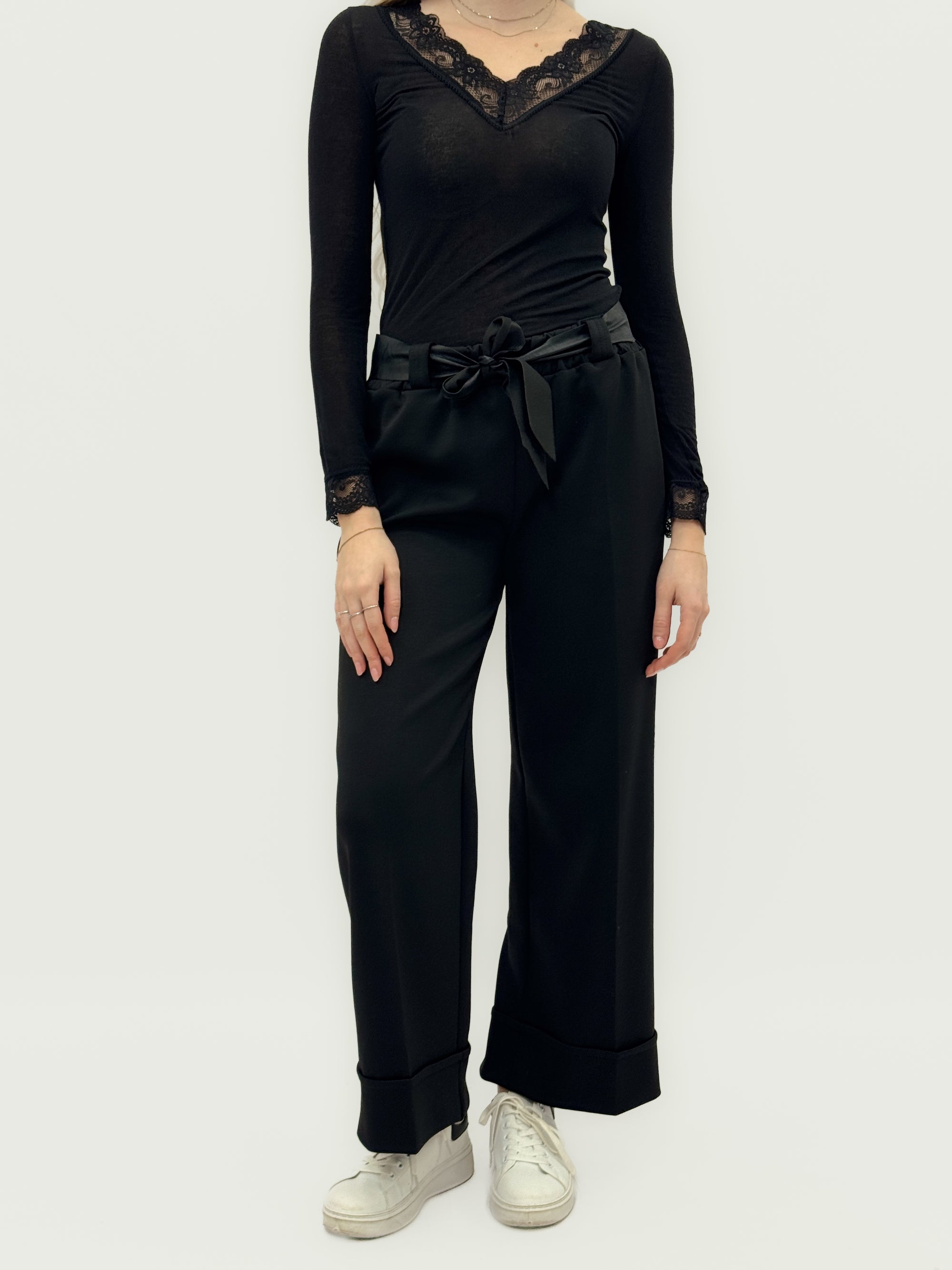 Pantaloni Palazzo con Cintura – Eleganza Moderna