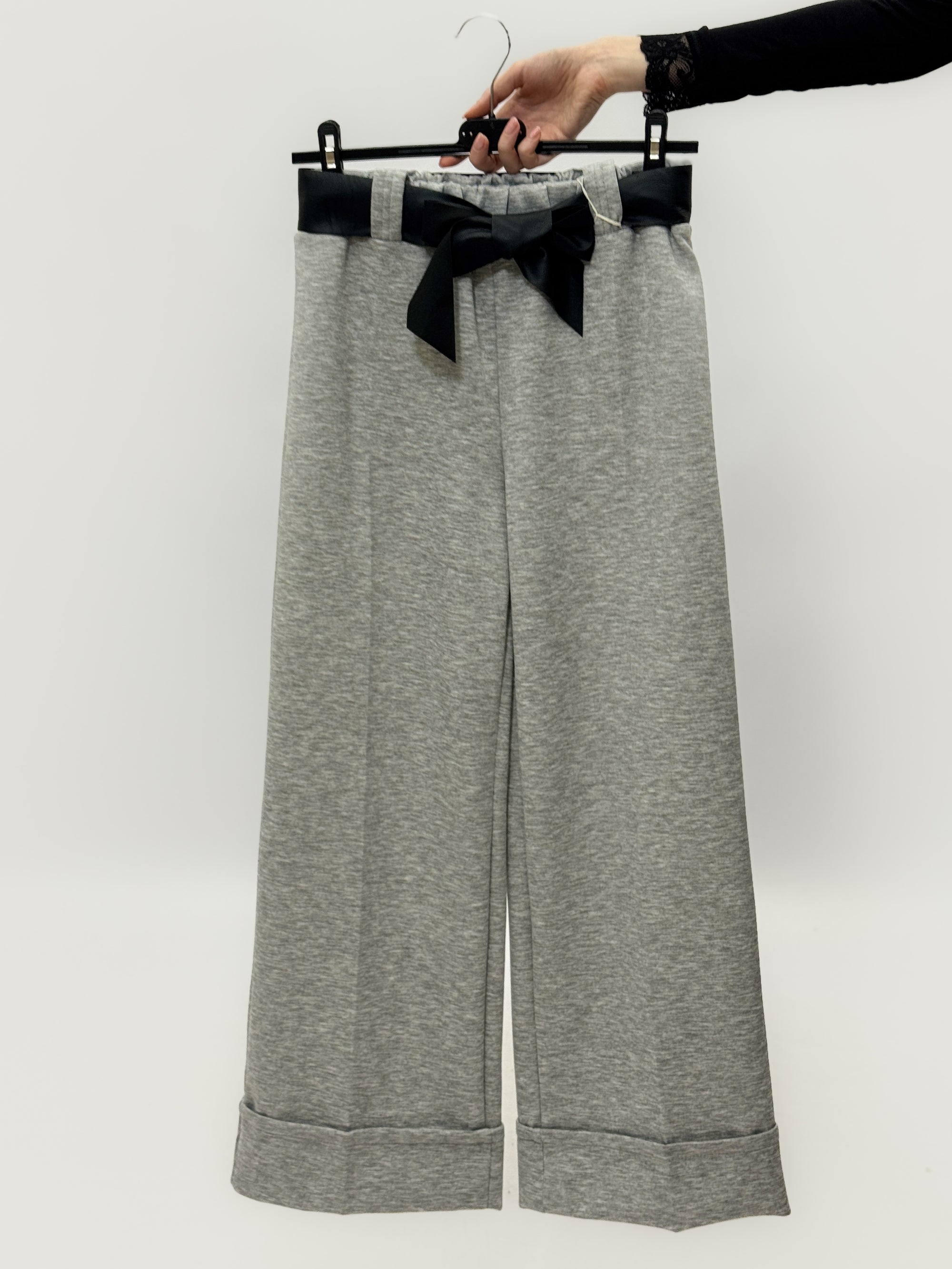 Pantaloni Palazzo con Cintura – Eleganza Moderna