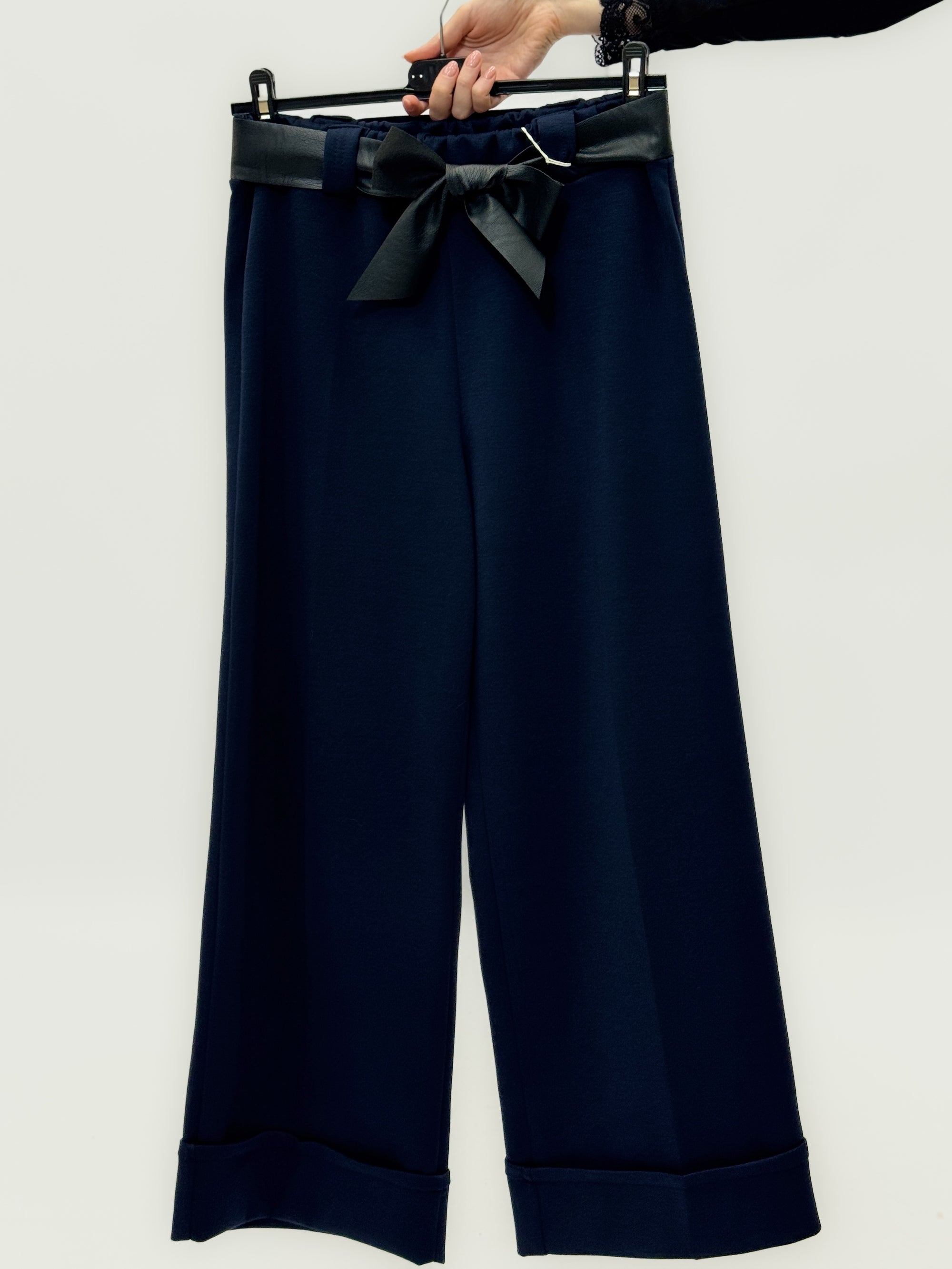 Pantaloni Palazzo con Cintura – Eleganza Moderna