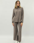 Completo in maglia con dolcevita – Eleganza e comfort quotidiano