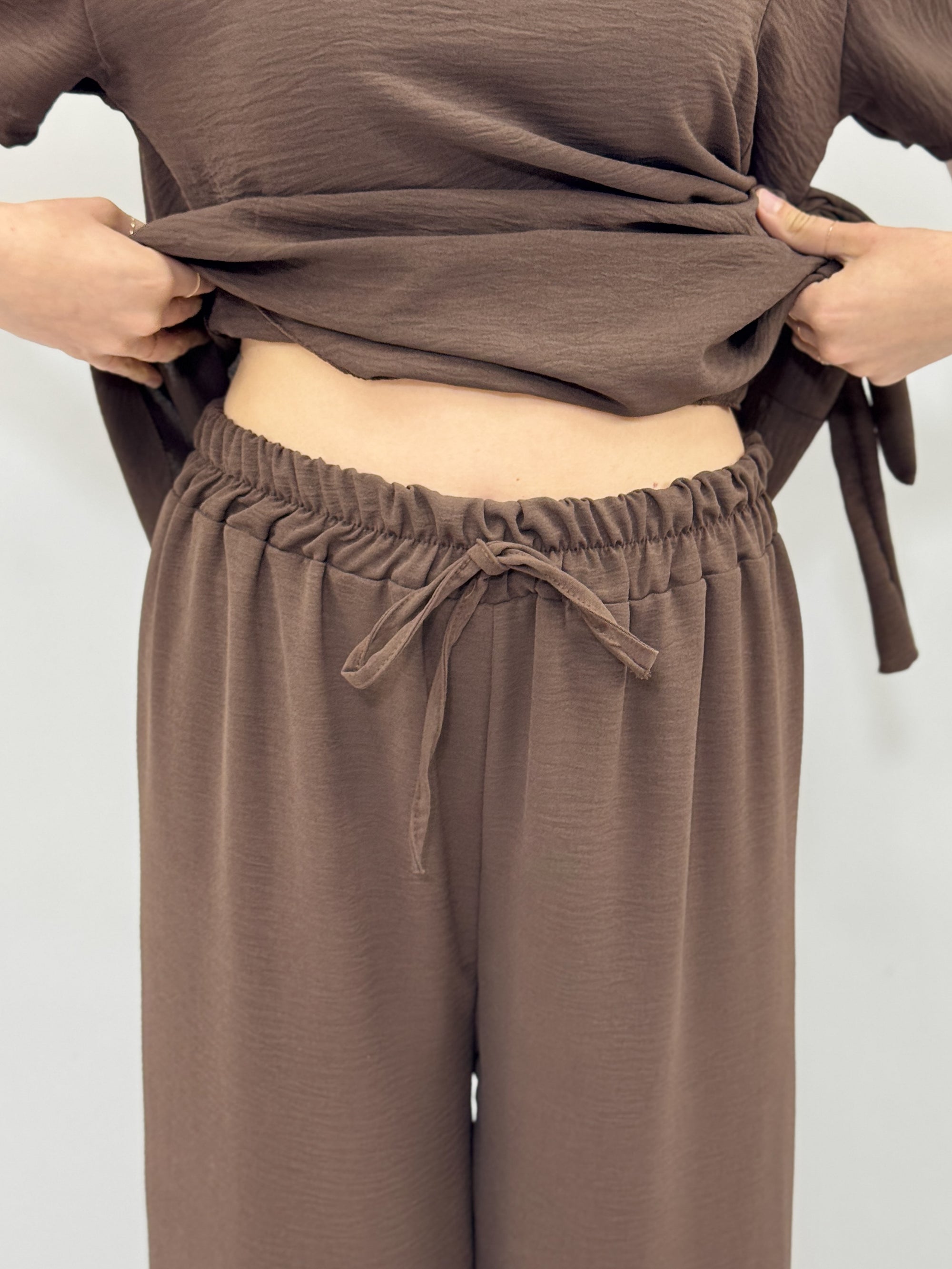 Completo con Maglia Asimmetrico e Pantalone Palazzo