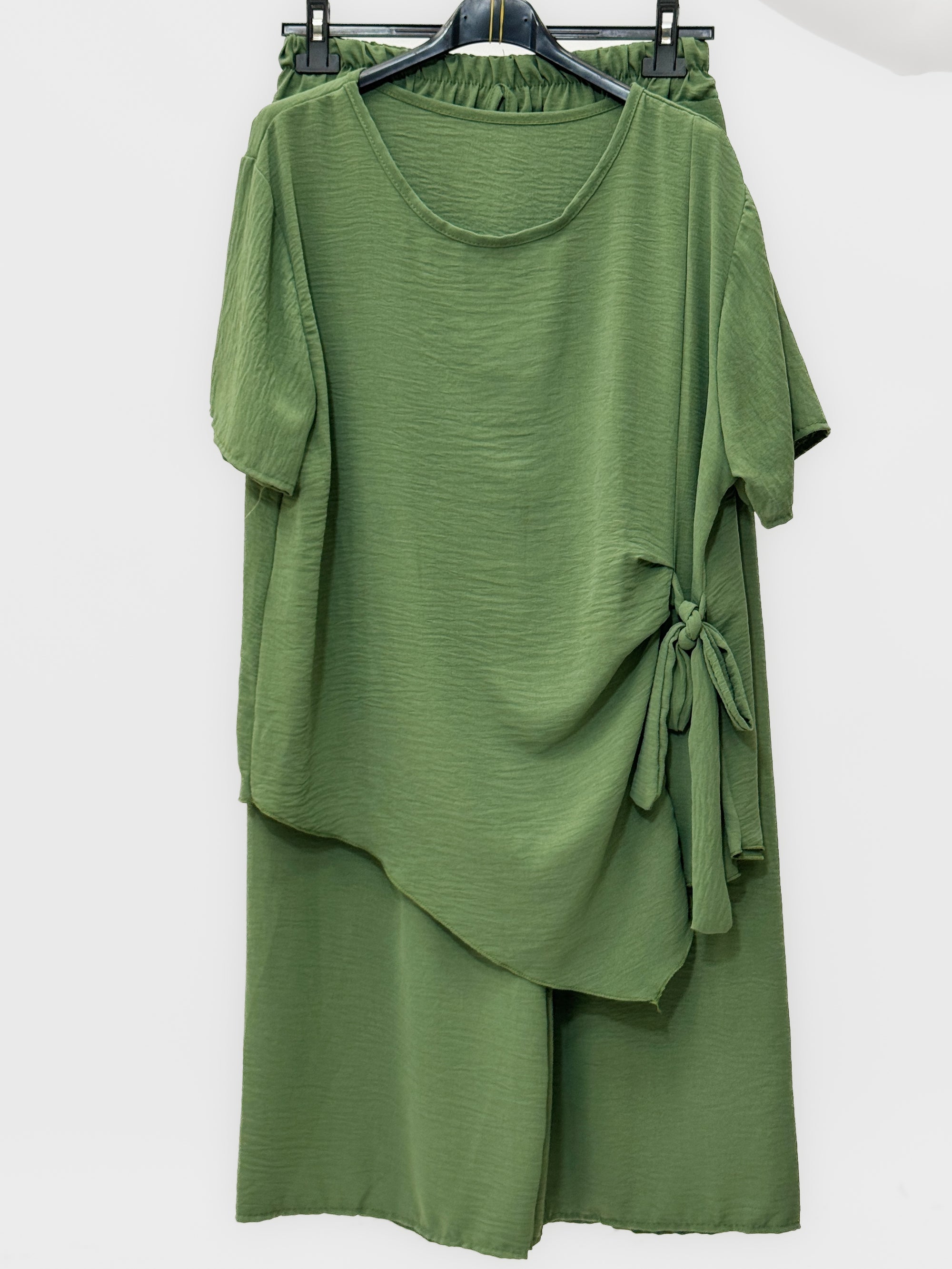 Completo con Maglia Asimmetrico e Pantalone Palazzo
