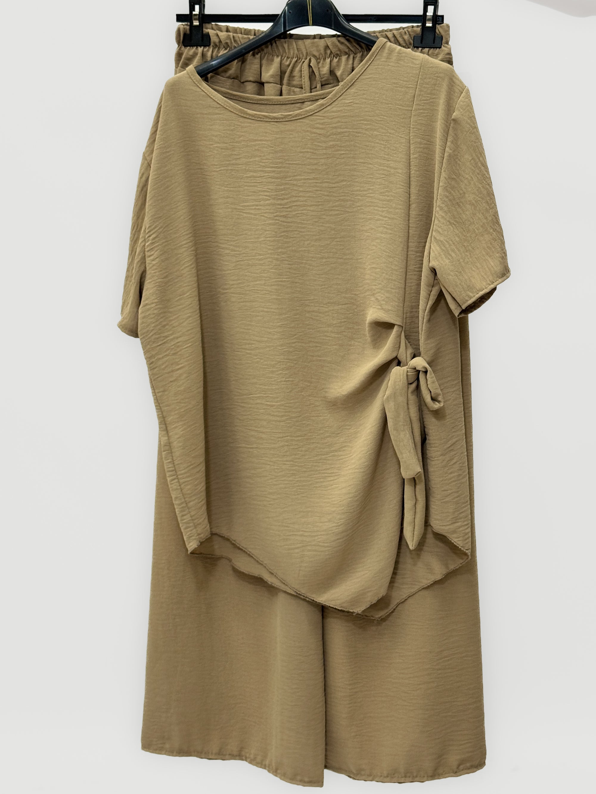 Completo con Maglia Asimmetrico e Pantalone Palazzo