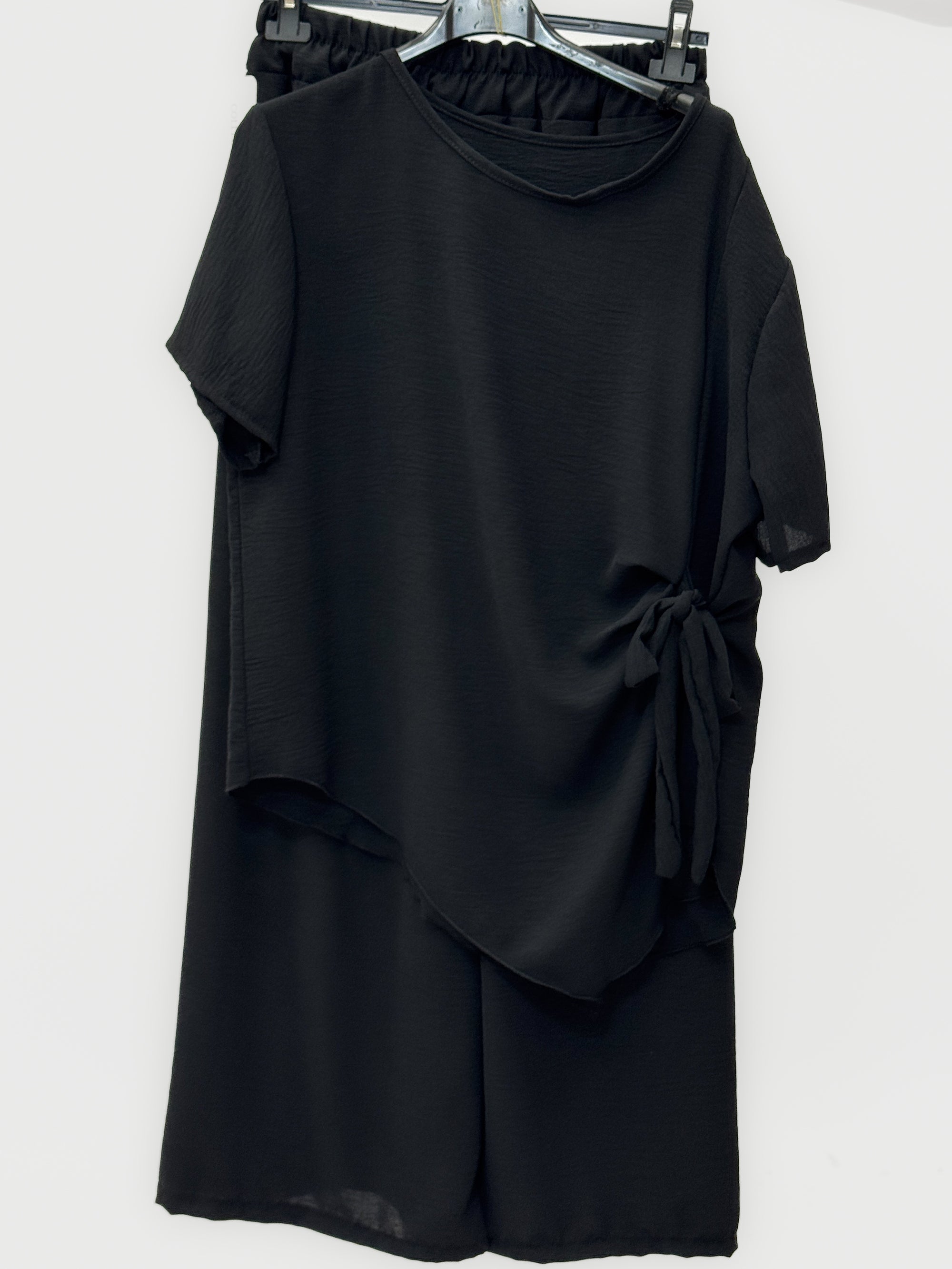 Completo con Maglia Asimmetrico e Pantalone Palazzo