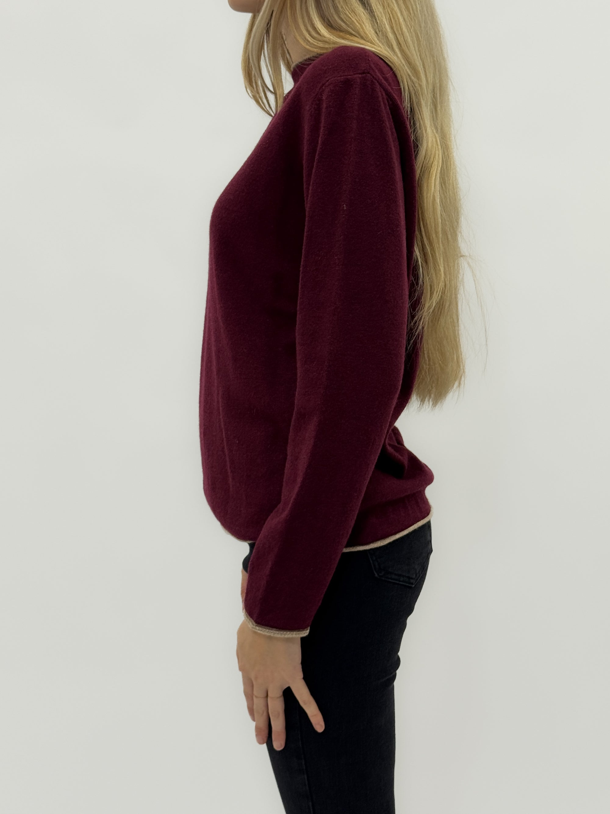 Maglia con bordi a contrasto – Lana e cashmere per un comfort raffinato