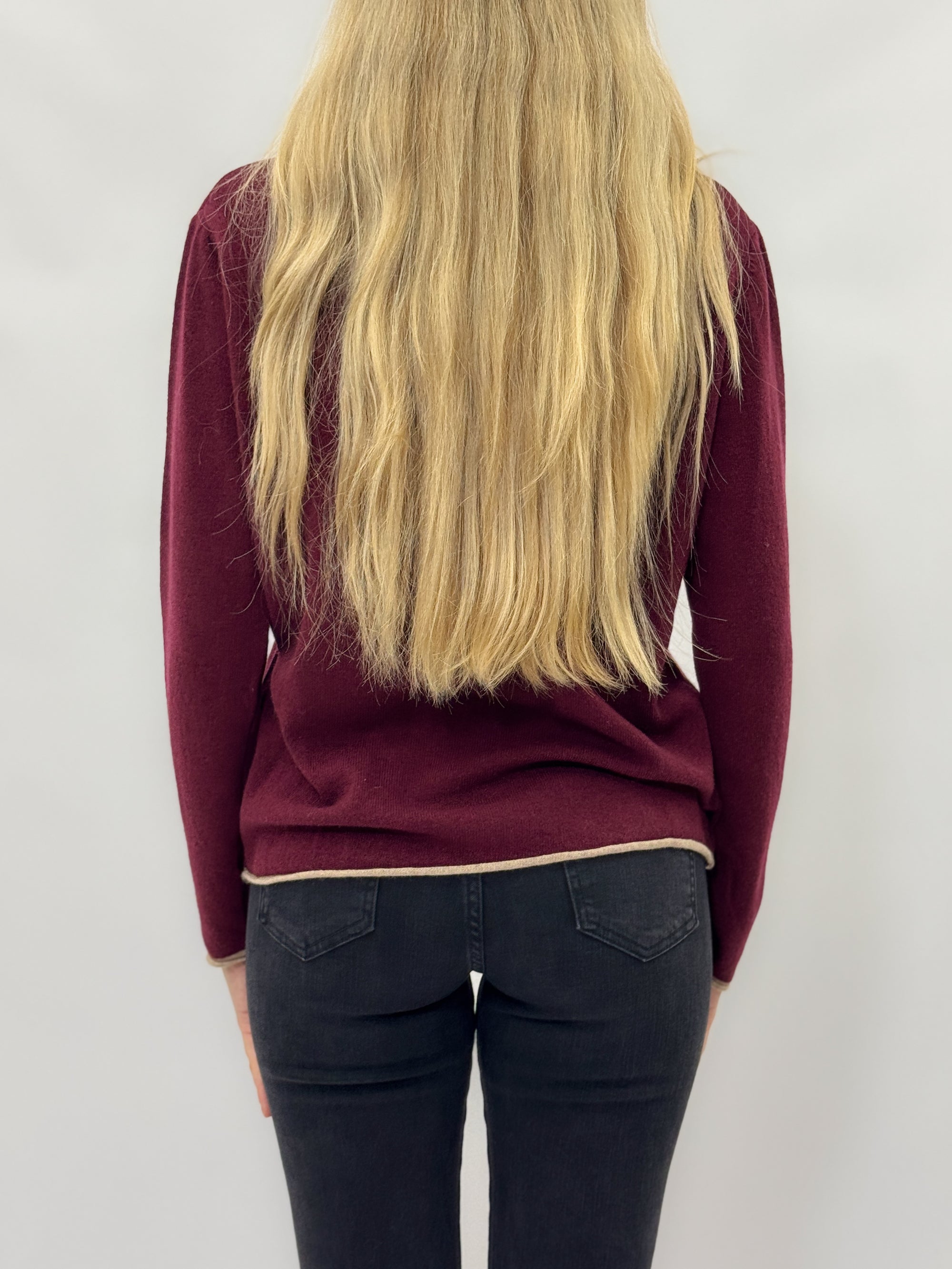 Maglia con bordi a contrasto – Lana e cashmere per un comfort raffinato