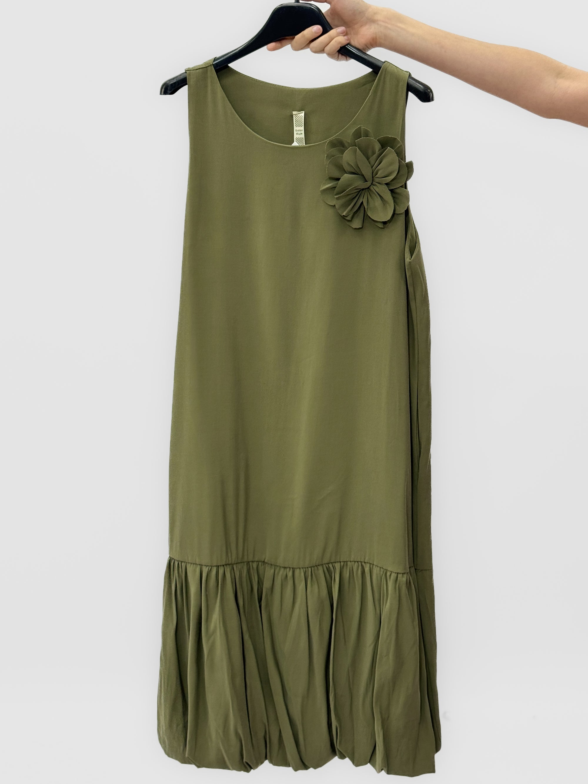Abito con Fiore Applicato