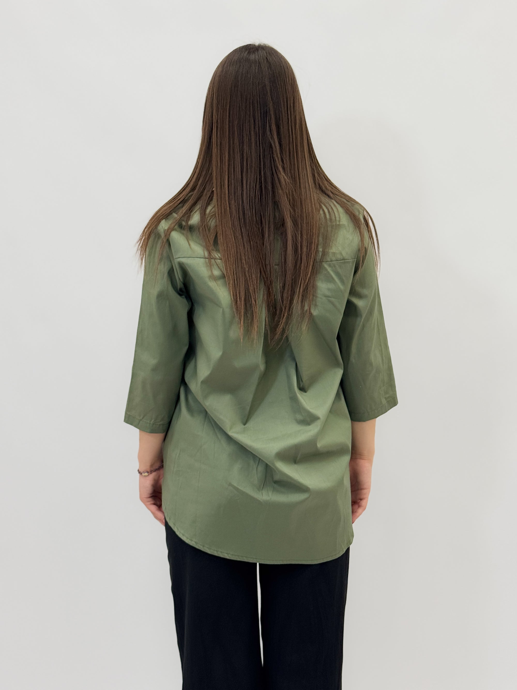 Camicia in cotone con scollo