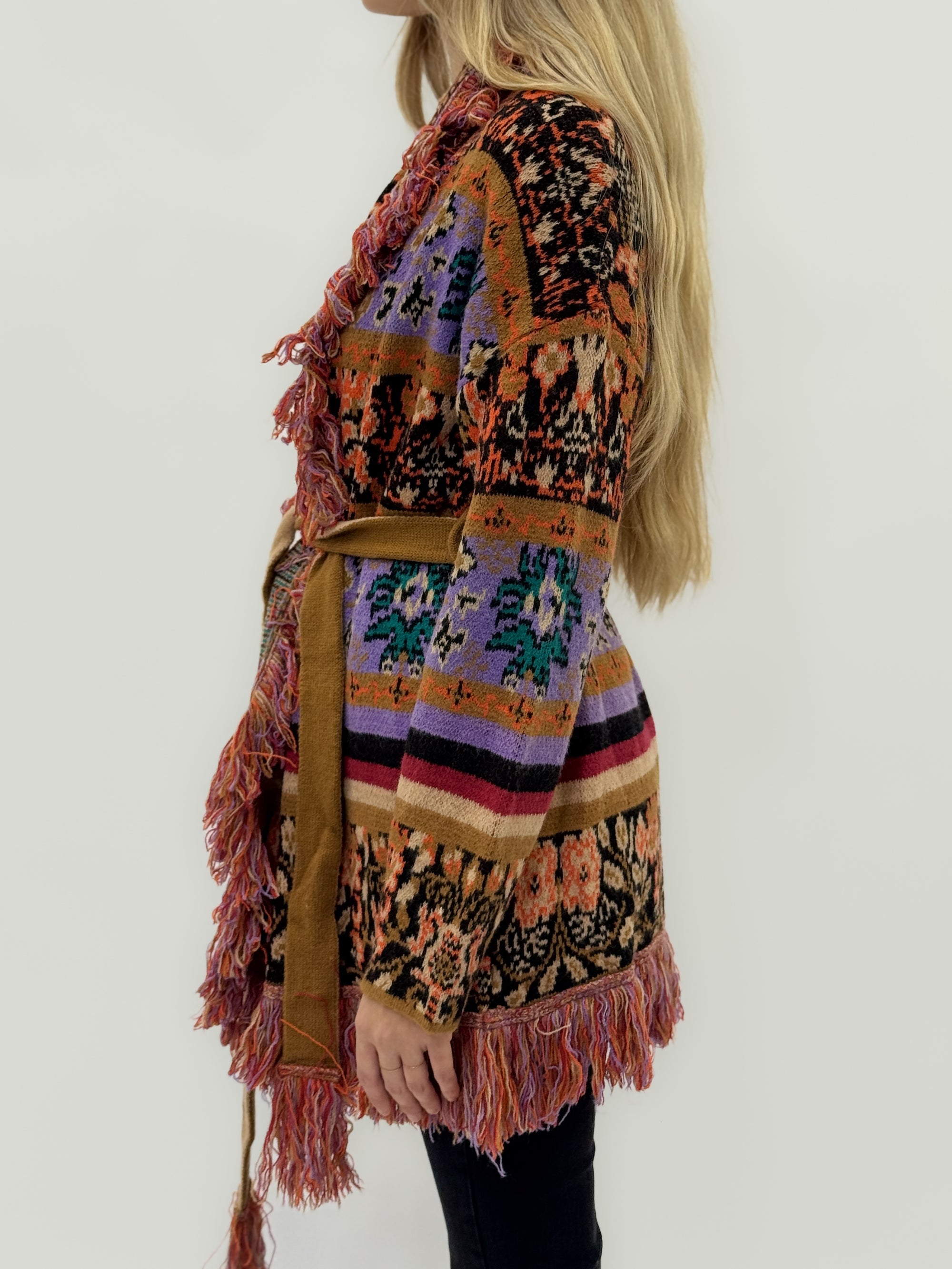 Cardigan fantasia etnica con frange e cintura – Stile boho chic