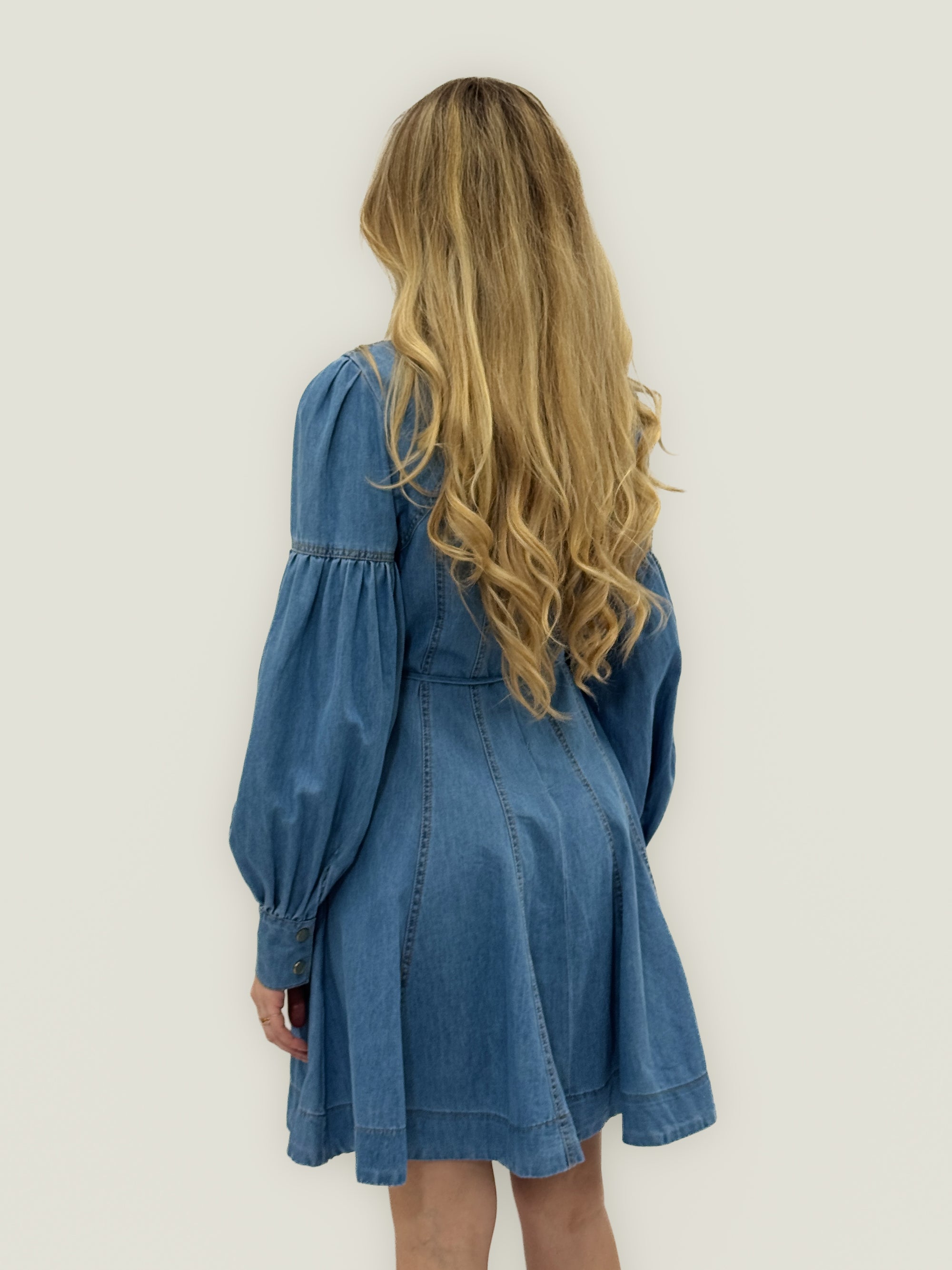 Abito Corto in Denim con Maniche a Palloncino e Cintura