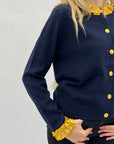 Cardigan con colletto e polsini volant – Dettagli raffinati per un tocco bon ton