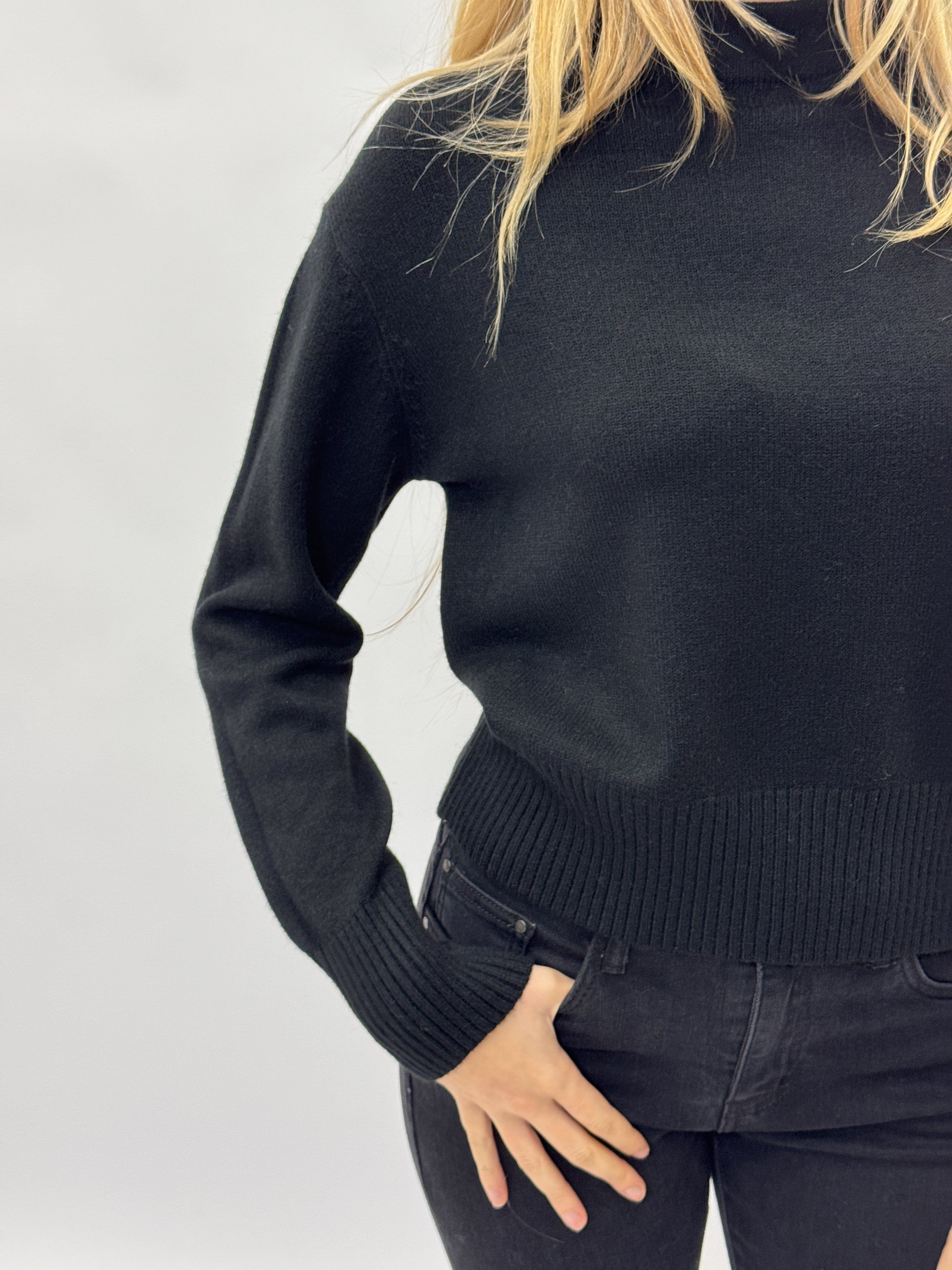 Maglione con collo alto morbido – Comfort e stile essenziale