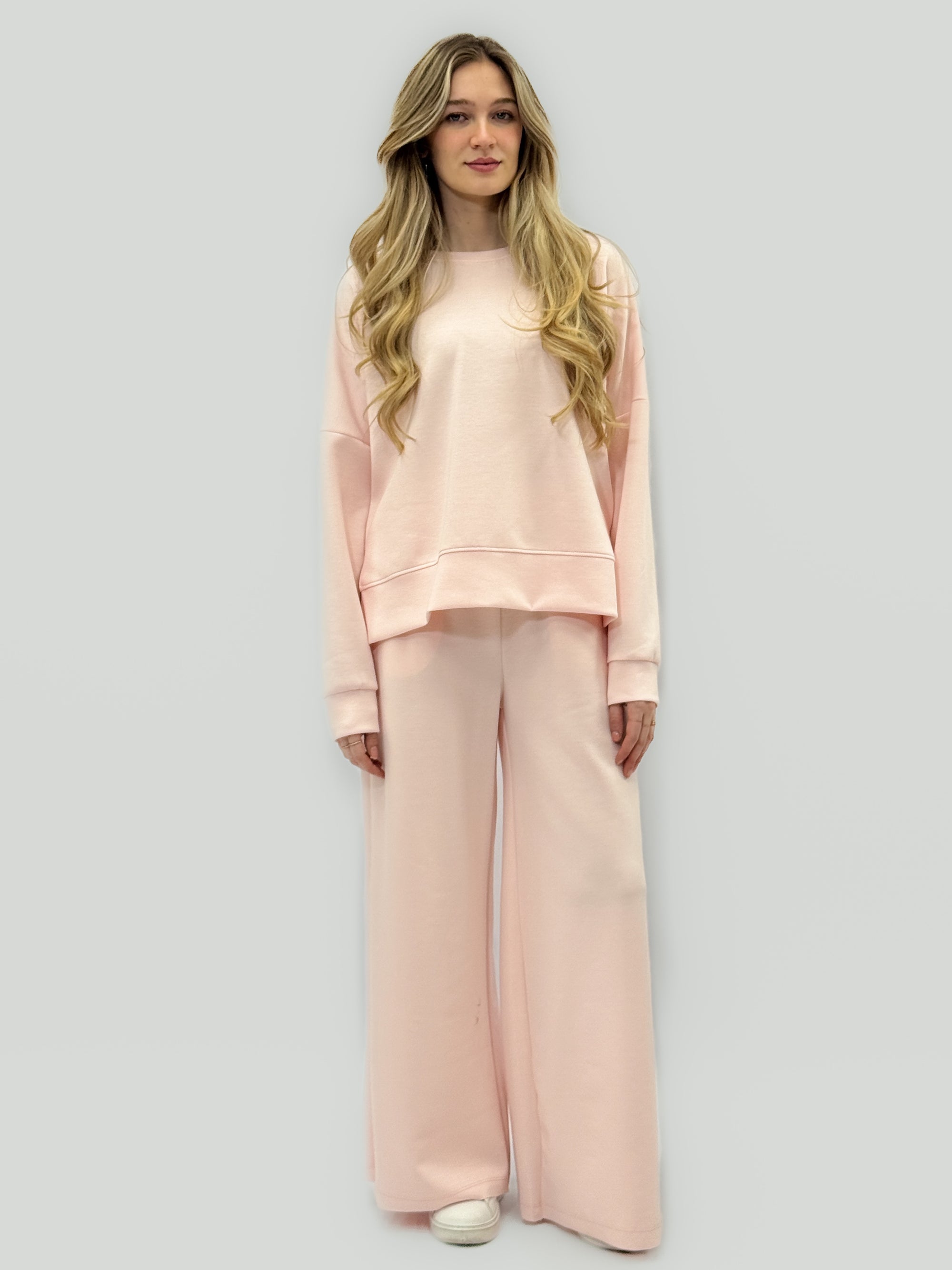 Completo felpa con pantaloni lunghi a palazzo