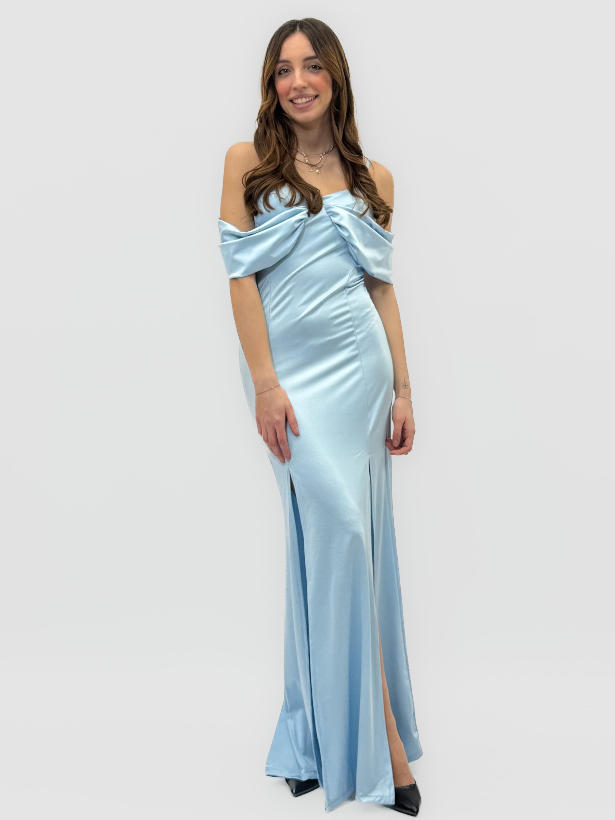 Abito Lungo Satin Off-Shoulder con Spacco