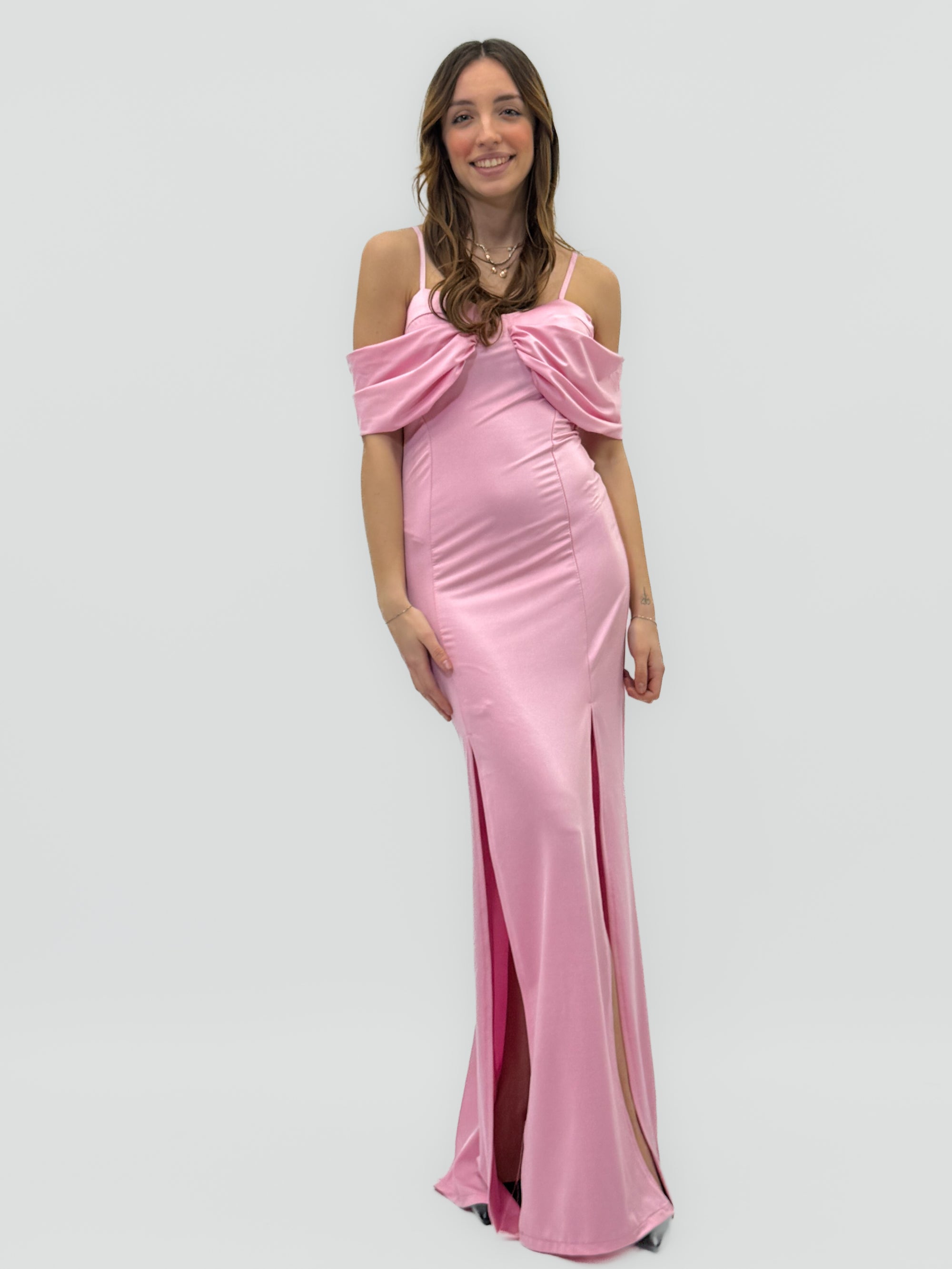 Abito Lungo Satin Off-Shoulder con Spacco