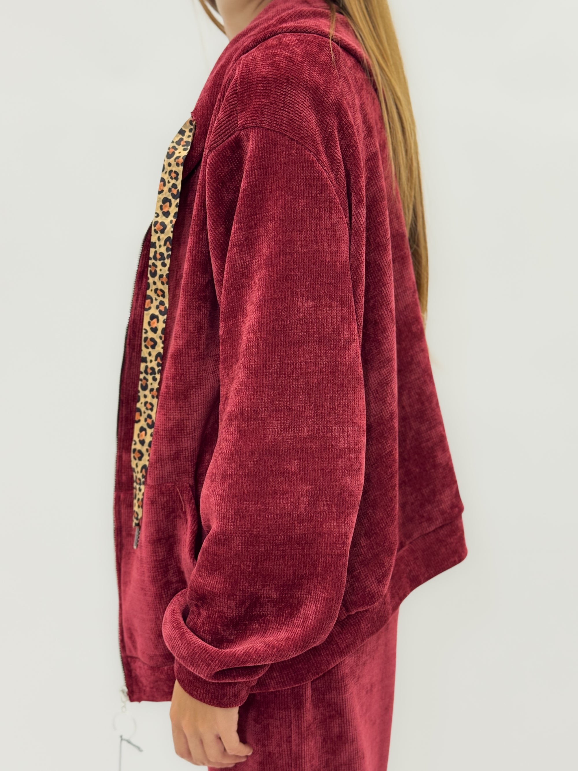 Tuta in velluto con dettagli animalier – Comoda e alla moda