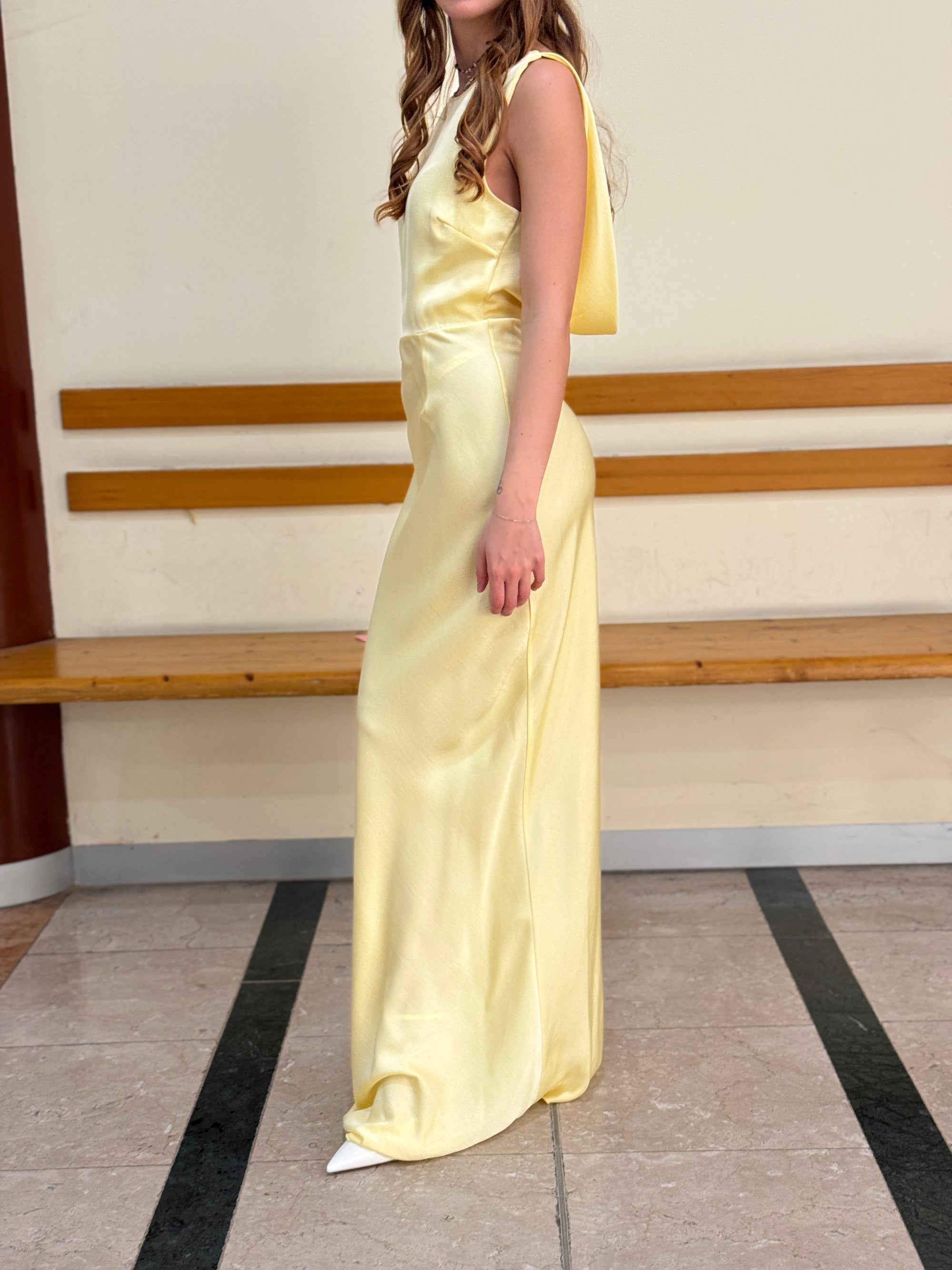 Abito Lungo con Schiena Scollata – Elegante da Cerimonia