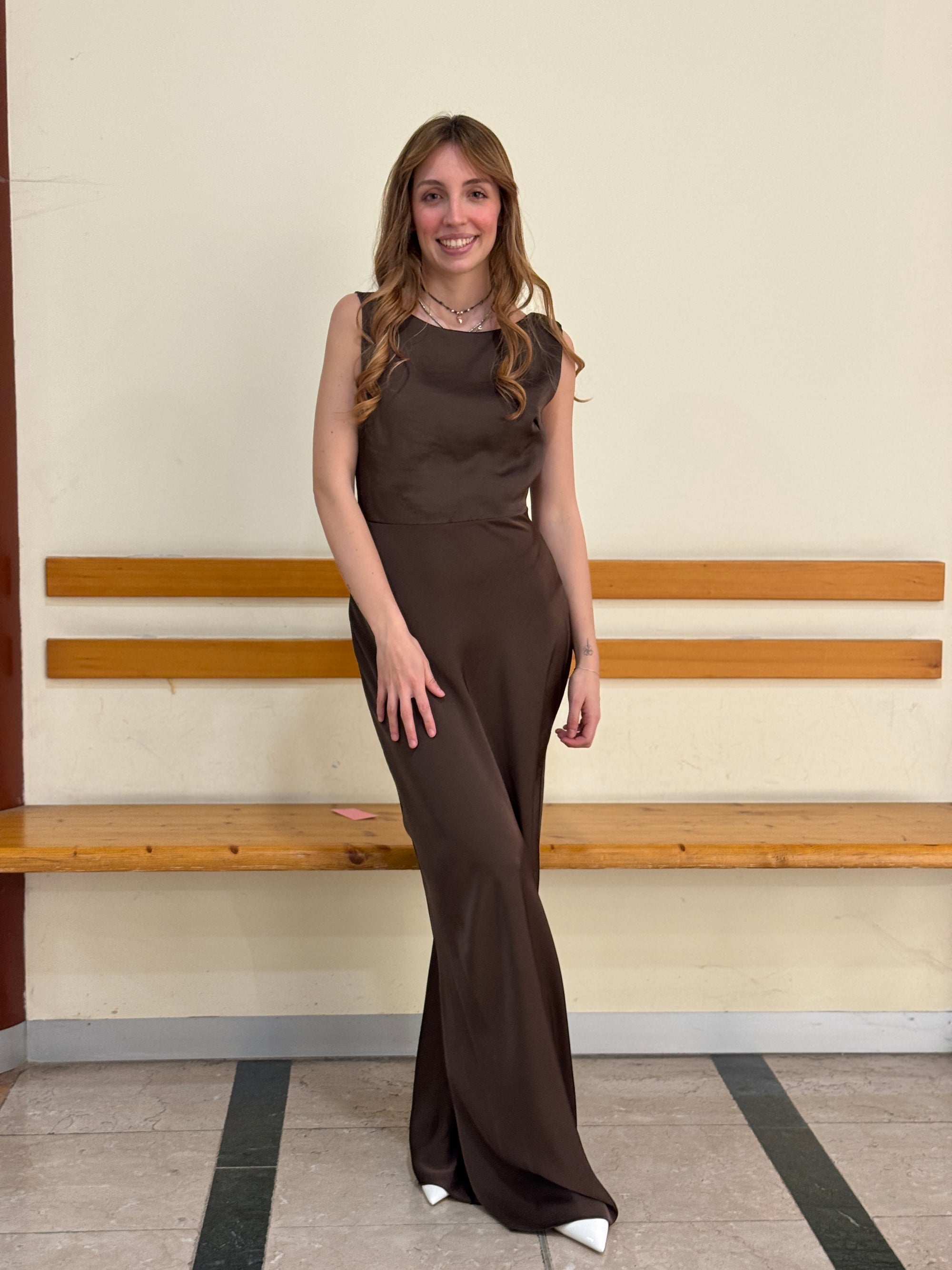 Abito Lungo con Schiena Scollata – Elegante da Cerimonia