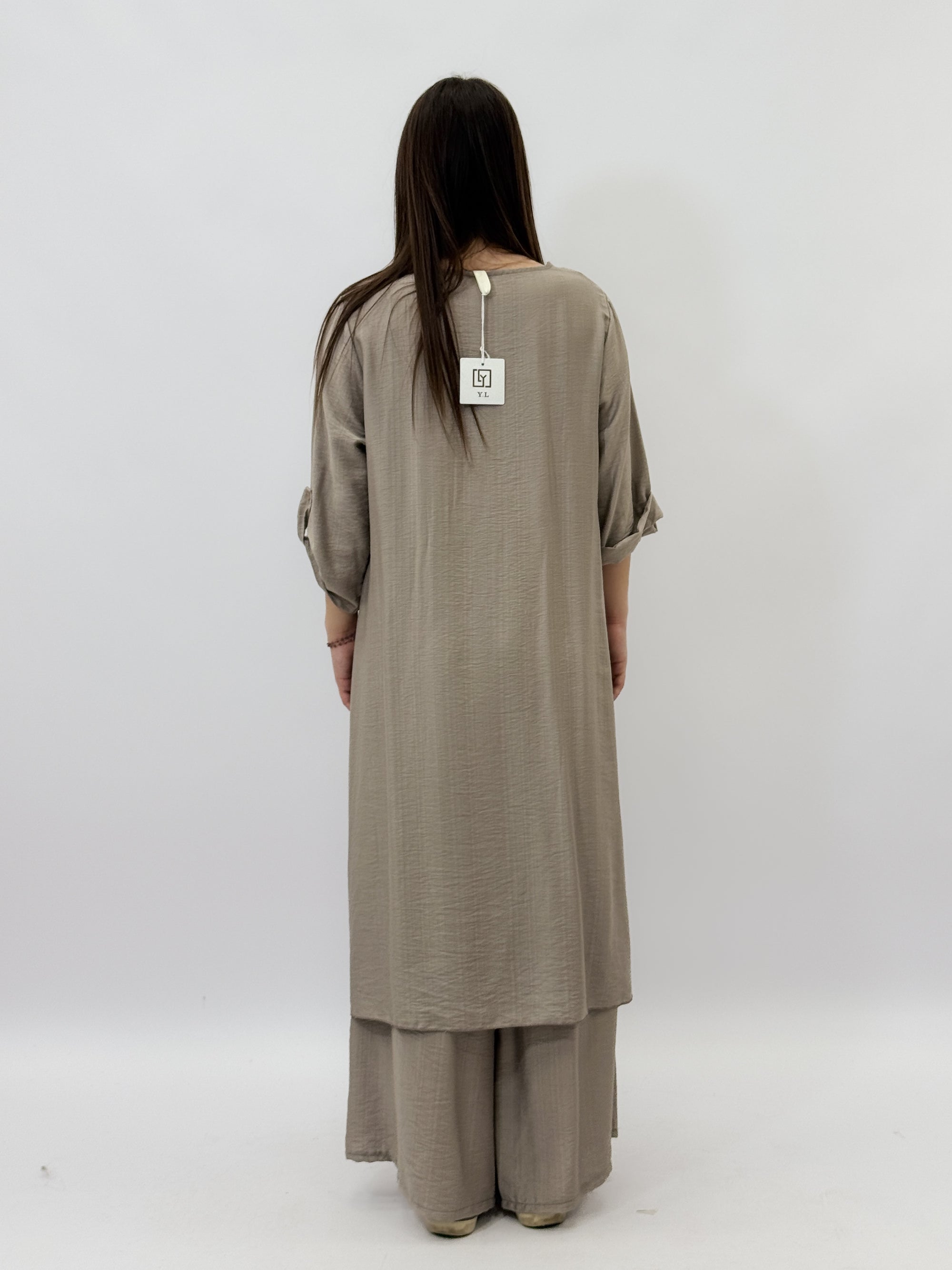 Completo maglia lunga e pantaloni taglia comoda