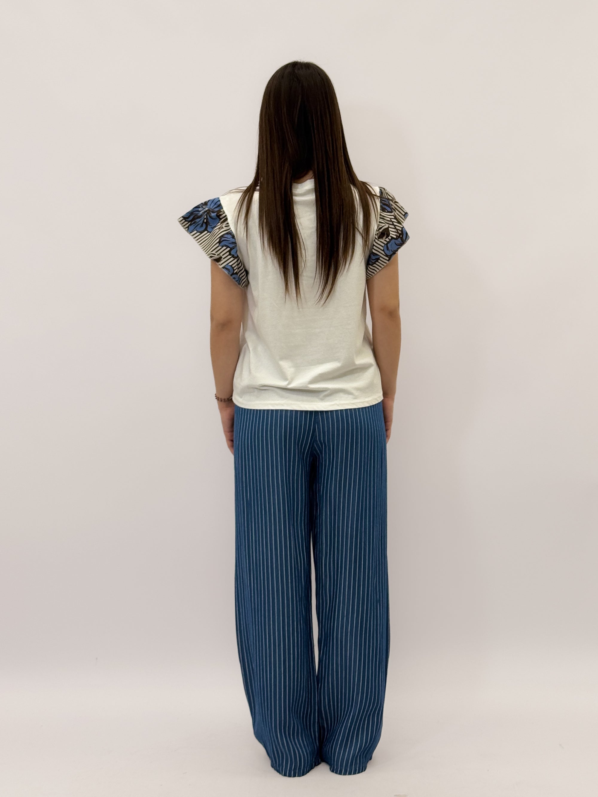 T-shirt con maniche volant