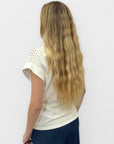 T-shirt Bianca con Borchie sulle Spalle