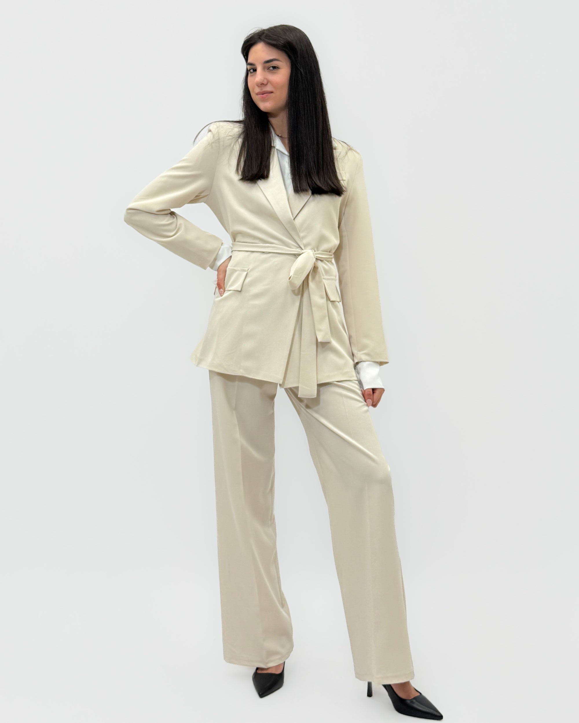 Completo Donna Elegante con Blazer Cinturato e Pantalone Palazzo