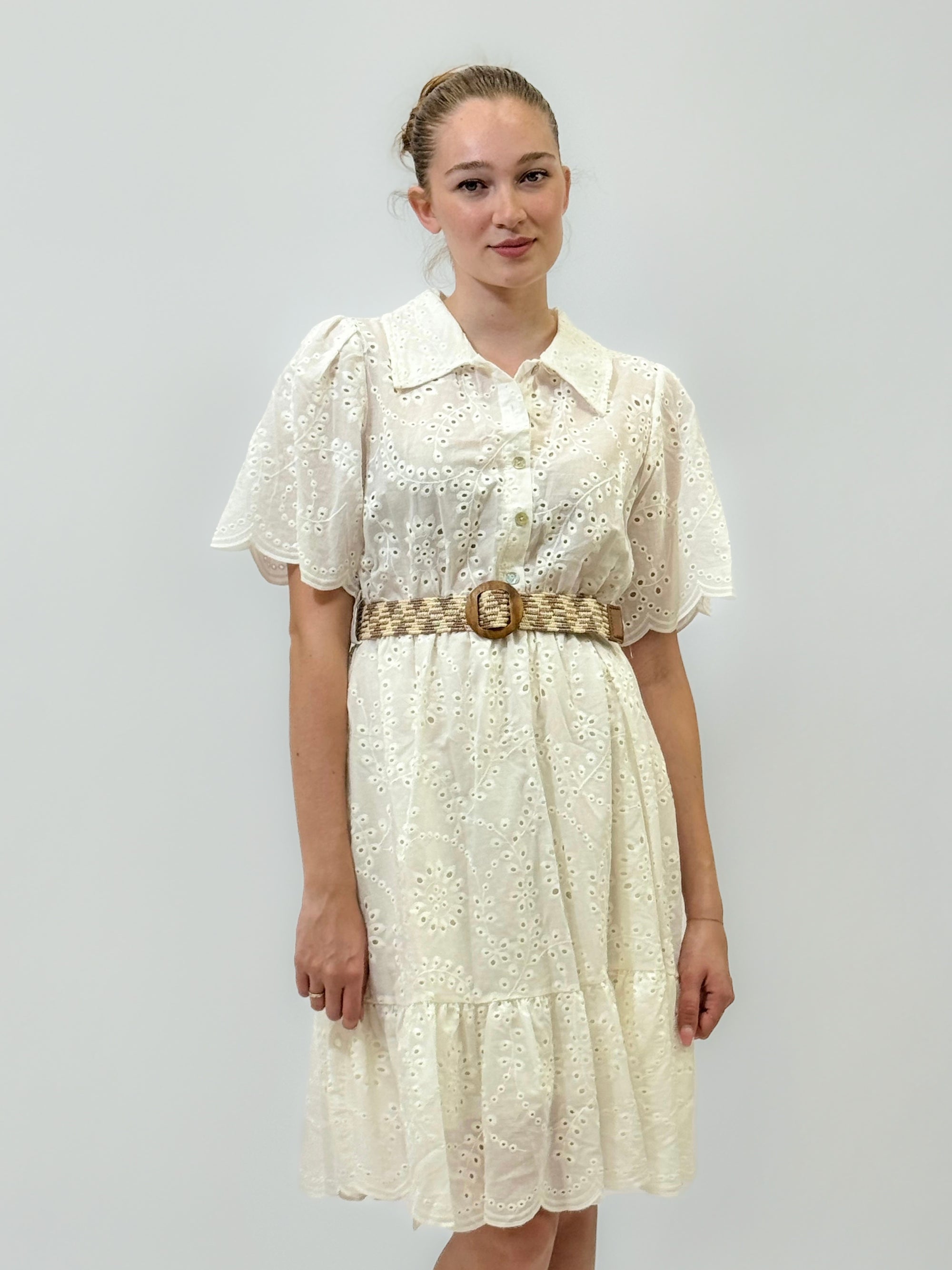 Abito in Sangallo Panna con Cintura Intrecciata