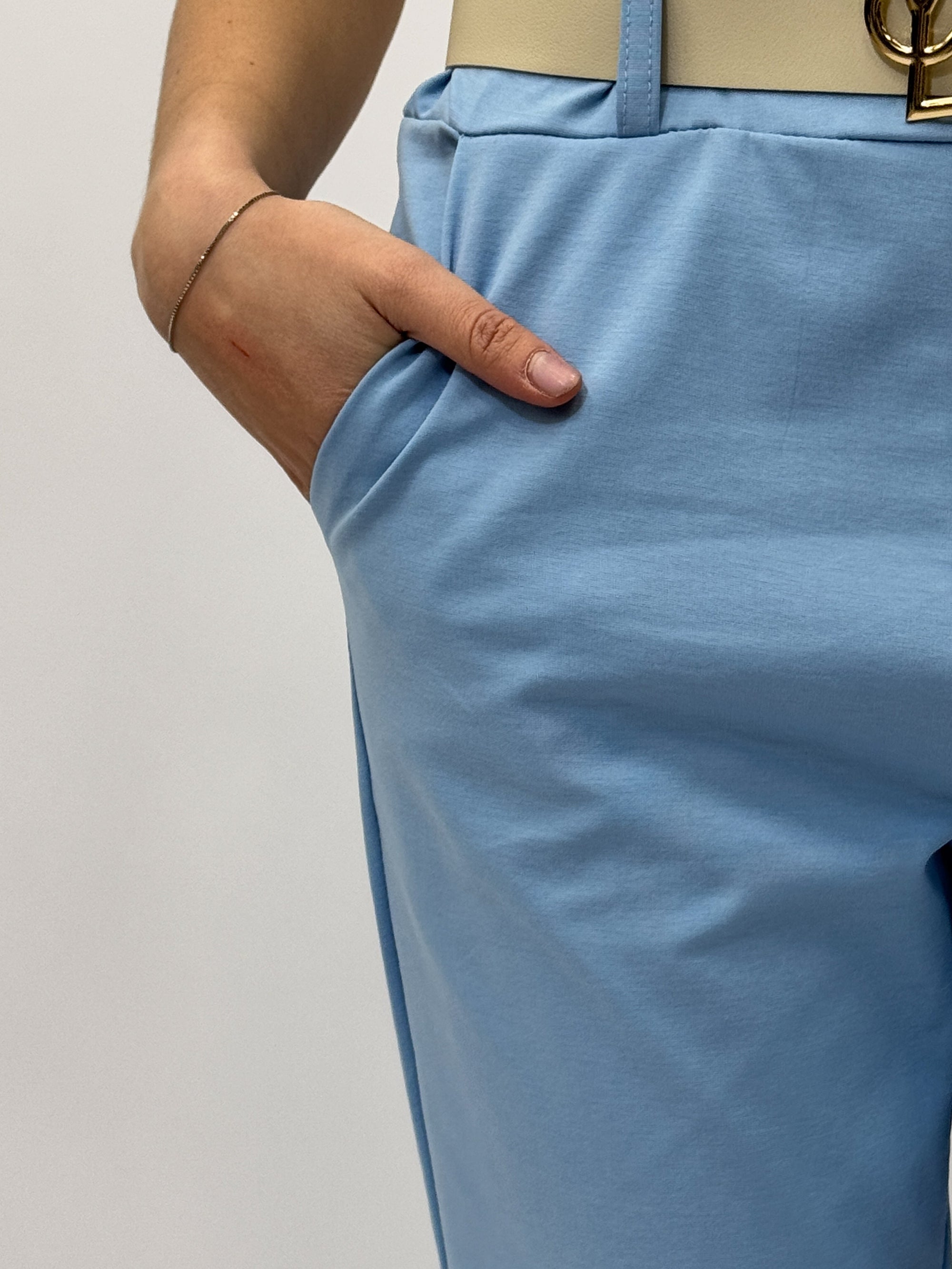 Pantaloni Slim Fit con Cintura – Modello Elasticizzato Vita Alta