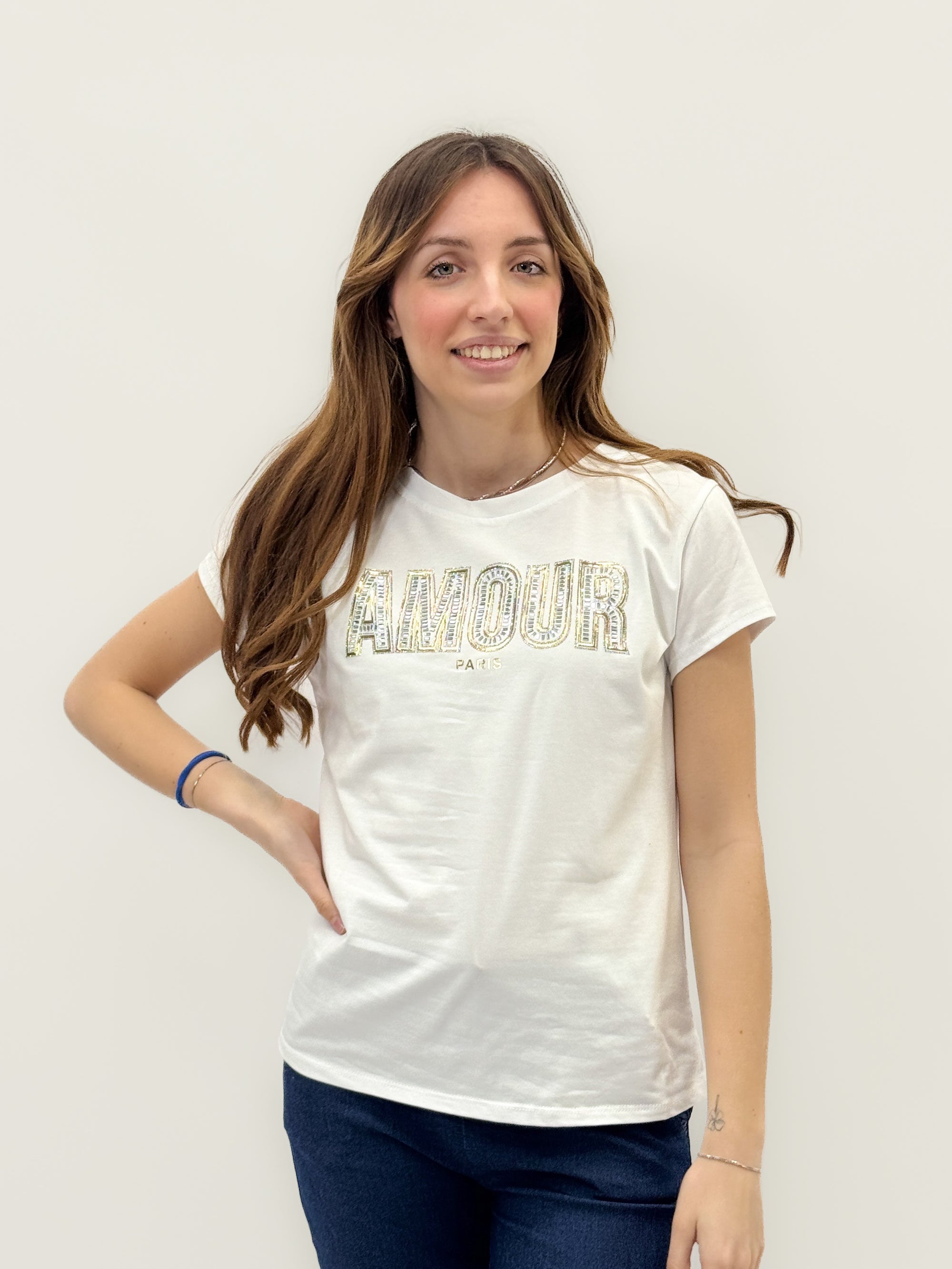T-Shirt Donna “AMOUR Paris” in Cotone – Bianca con Scritta Oro