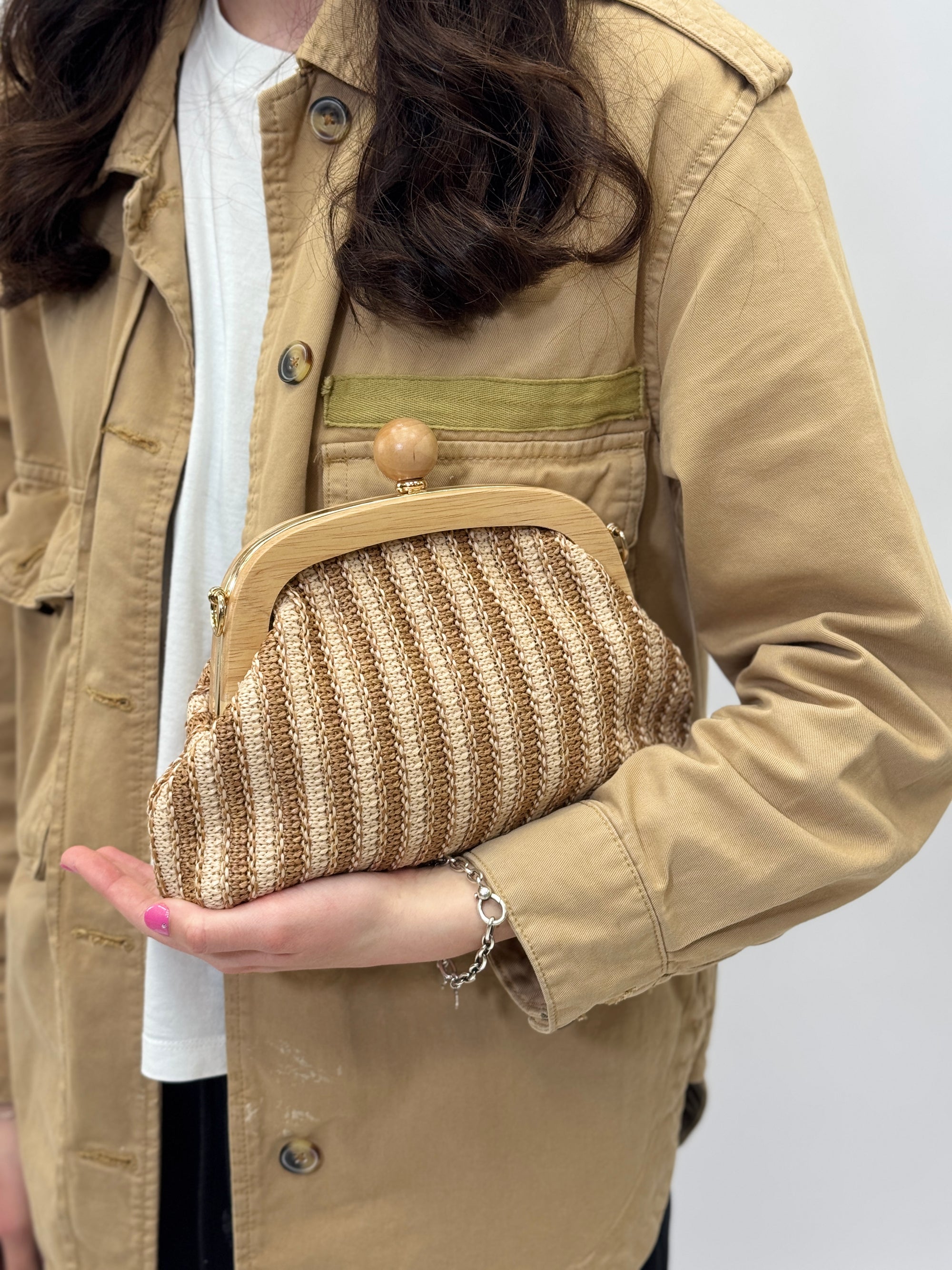 Pochette in paglia colorata