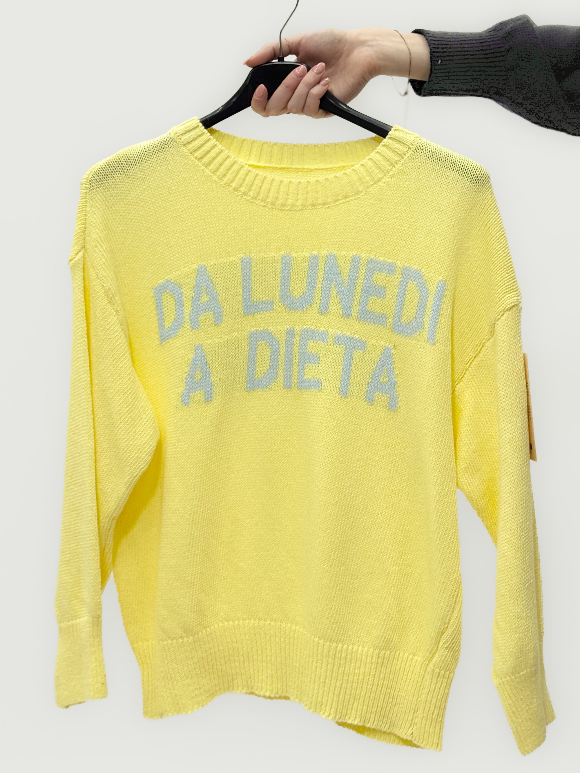 Maglia con scritta “Da lunedì a dieta”