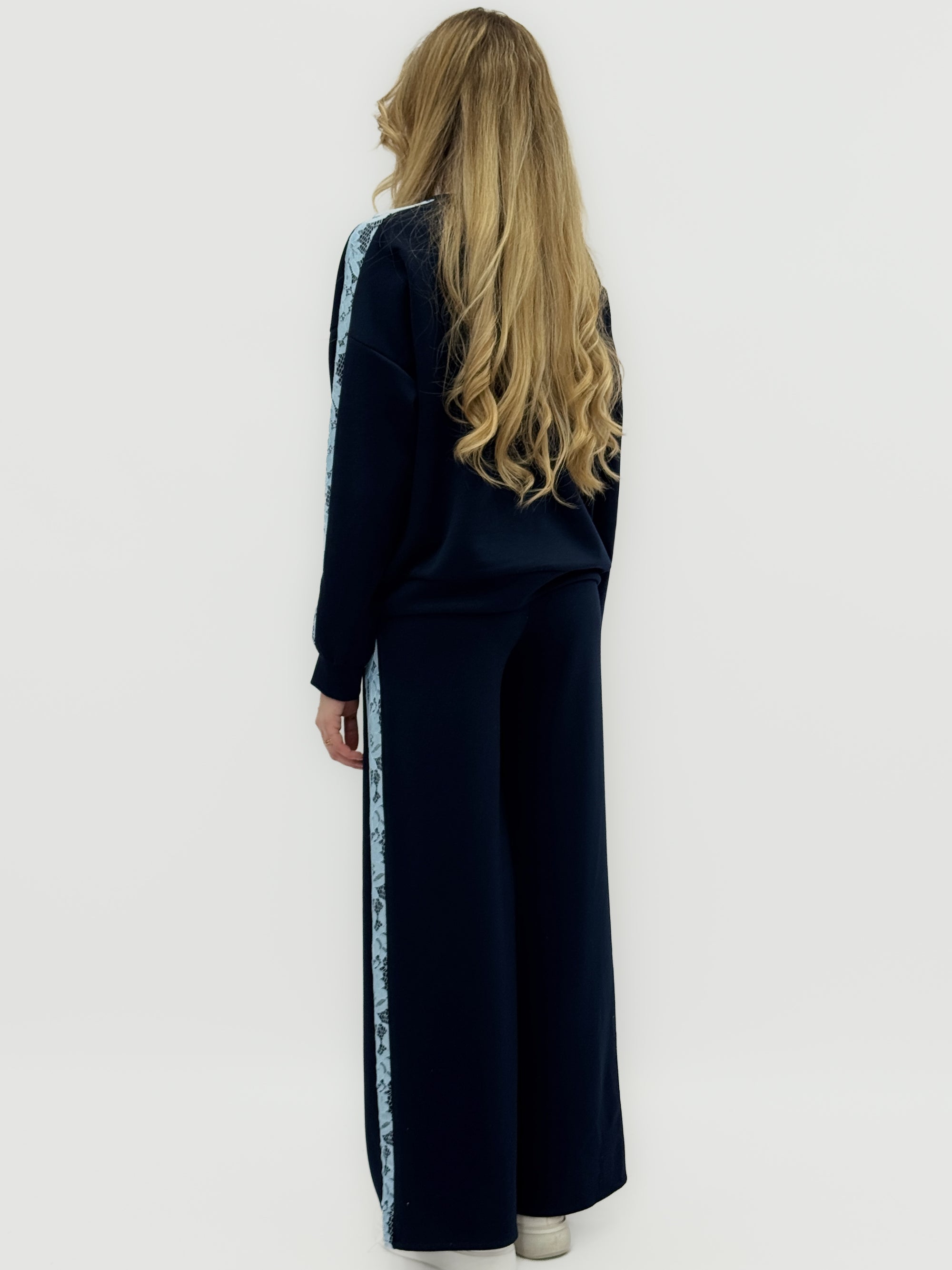 Completo con Dettagli in Pizzo – Felpa e Pantaloni