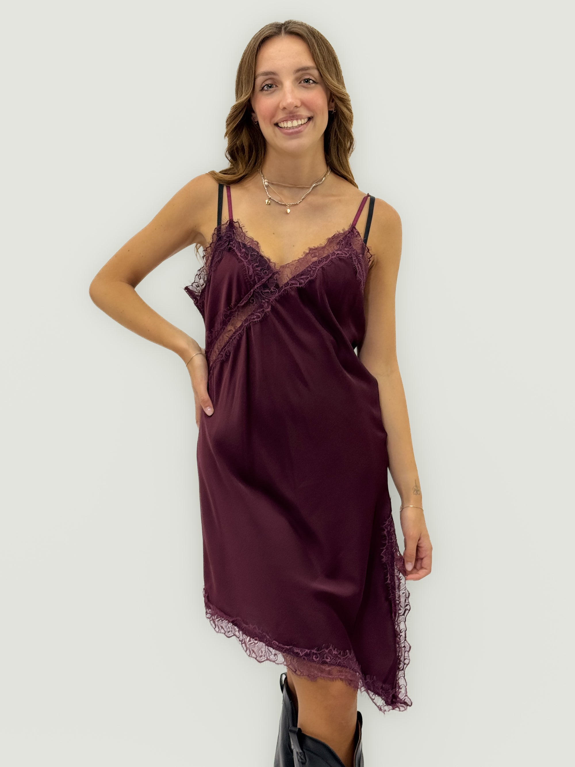 Abito in raso con pizzo