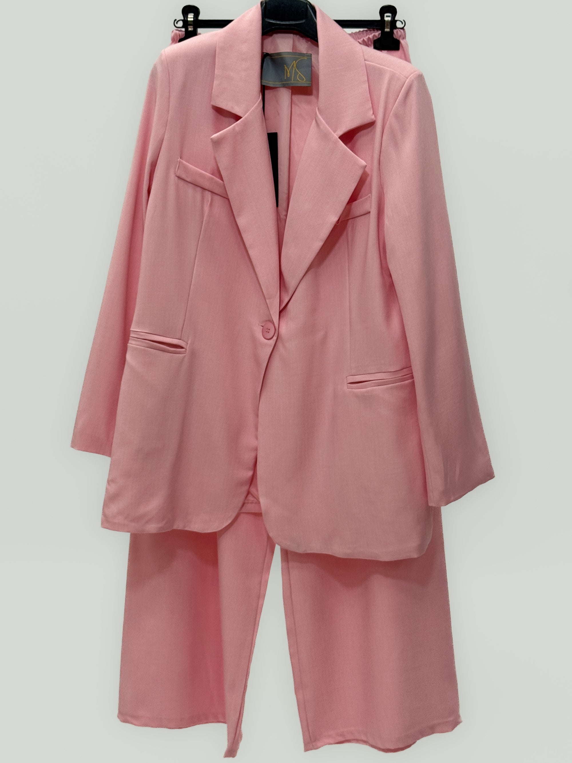 Completo elegante con blazer e pantaloni palazzo