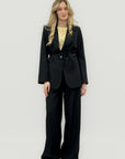 Completo elegante con blazer e pantaloni palazzo