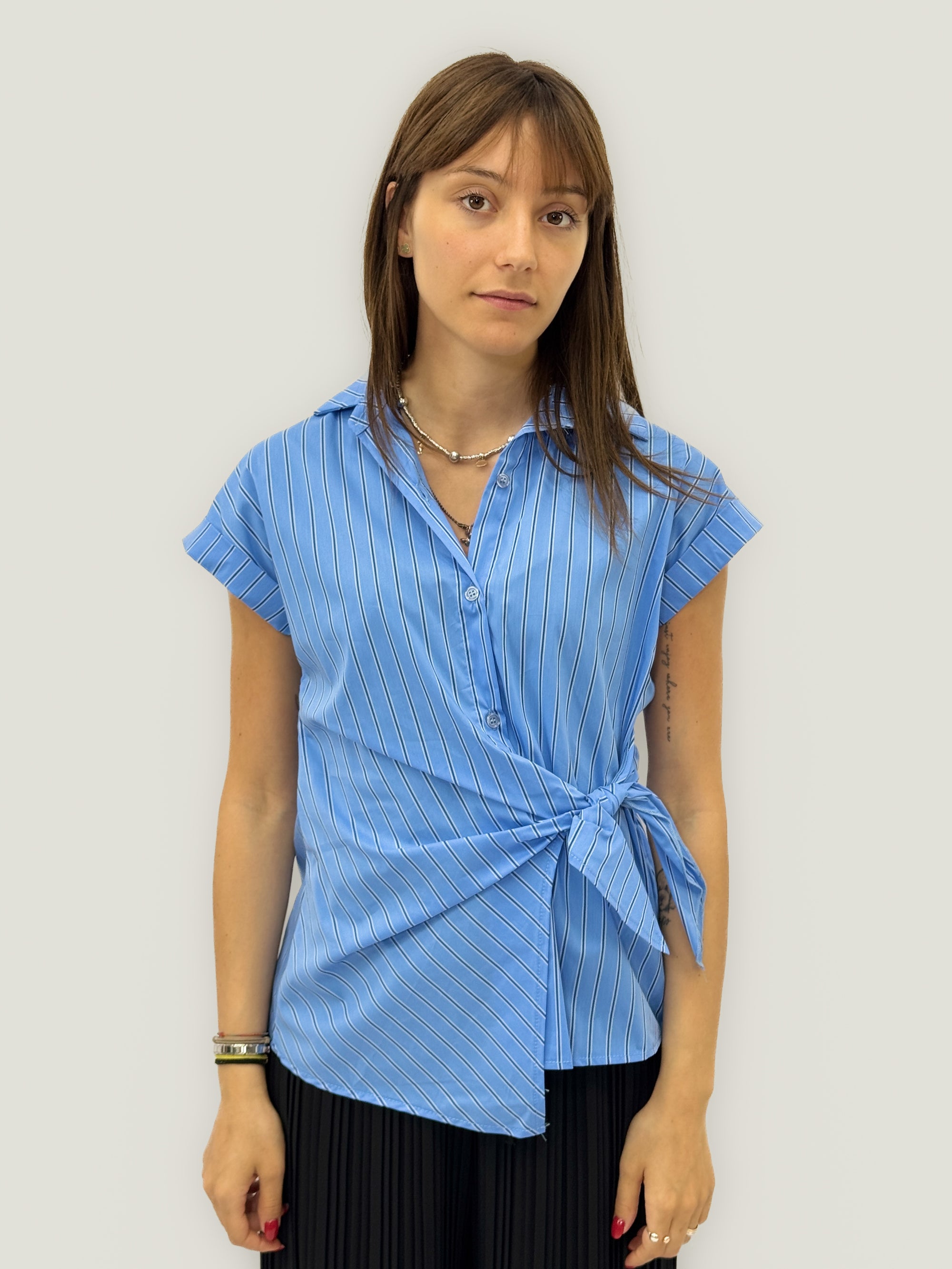 Camicia a Righe con Nodo Laterale