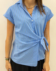 Camicia a Righe con Nodo Laterale