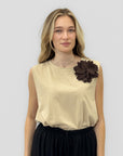 Top Cotone con Fiore Applicato e Schiena Aperta