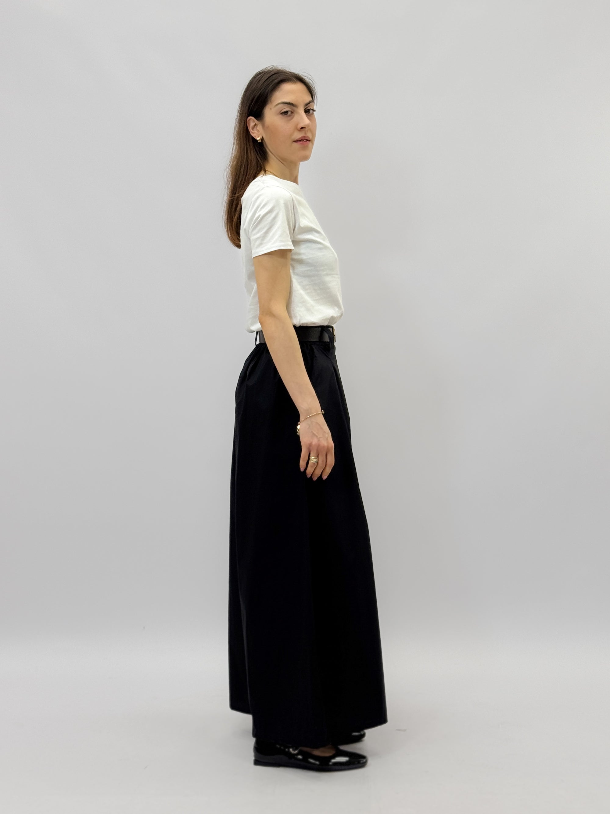 Pantaloni ampli con cintura