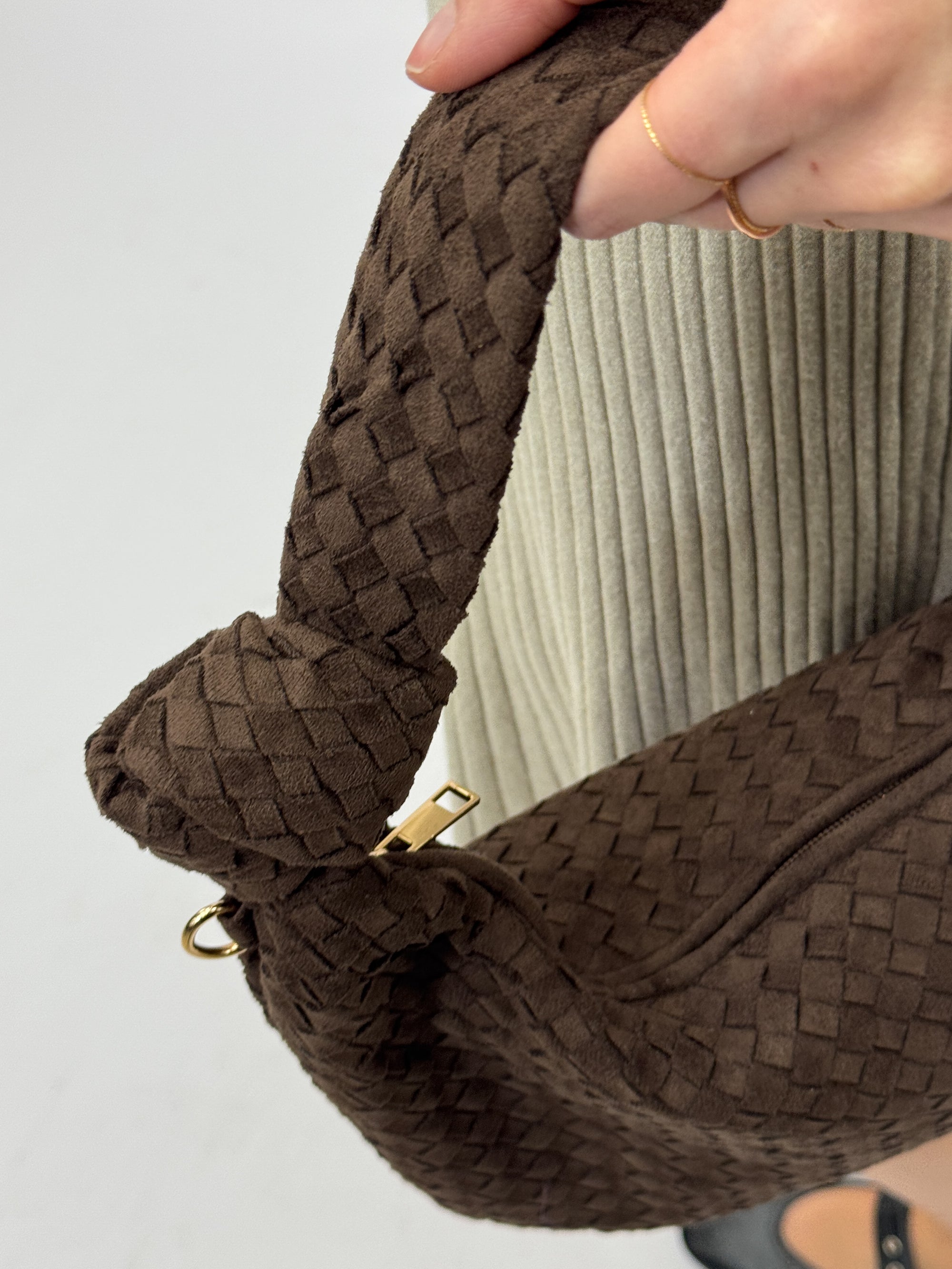 Borsa hobo intrecciata in suede