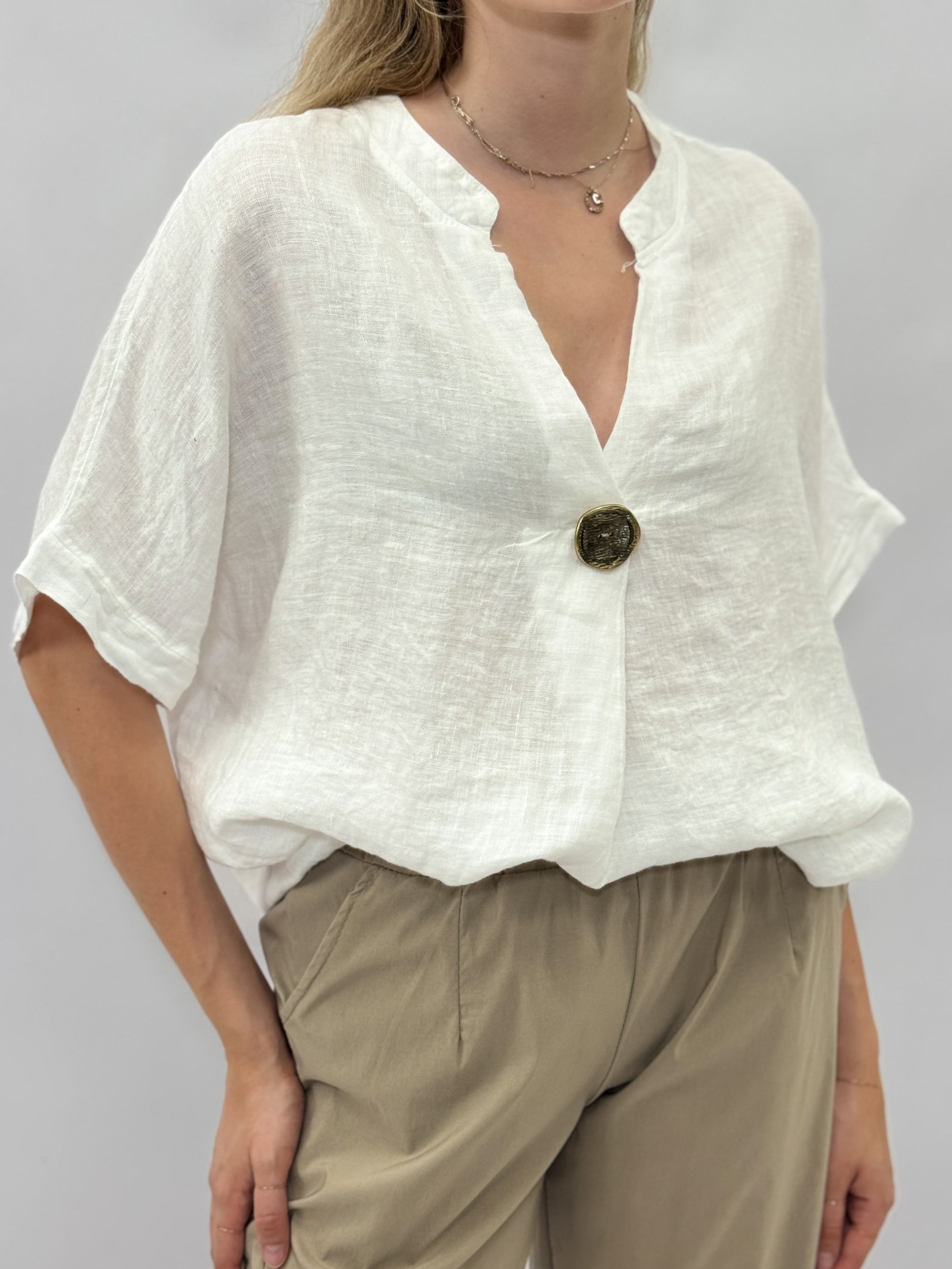 Camicia Bianca in 100% Lino con Bottone Gioiello