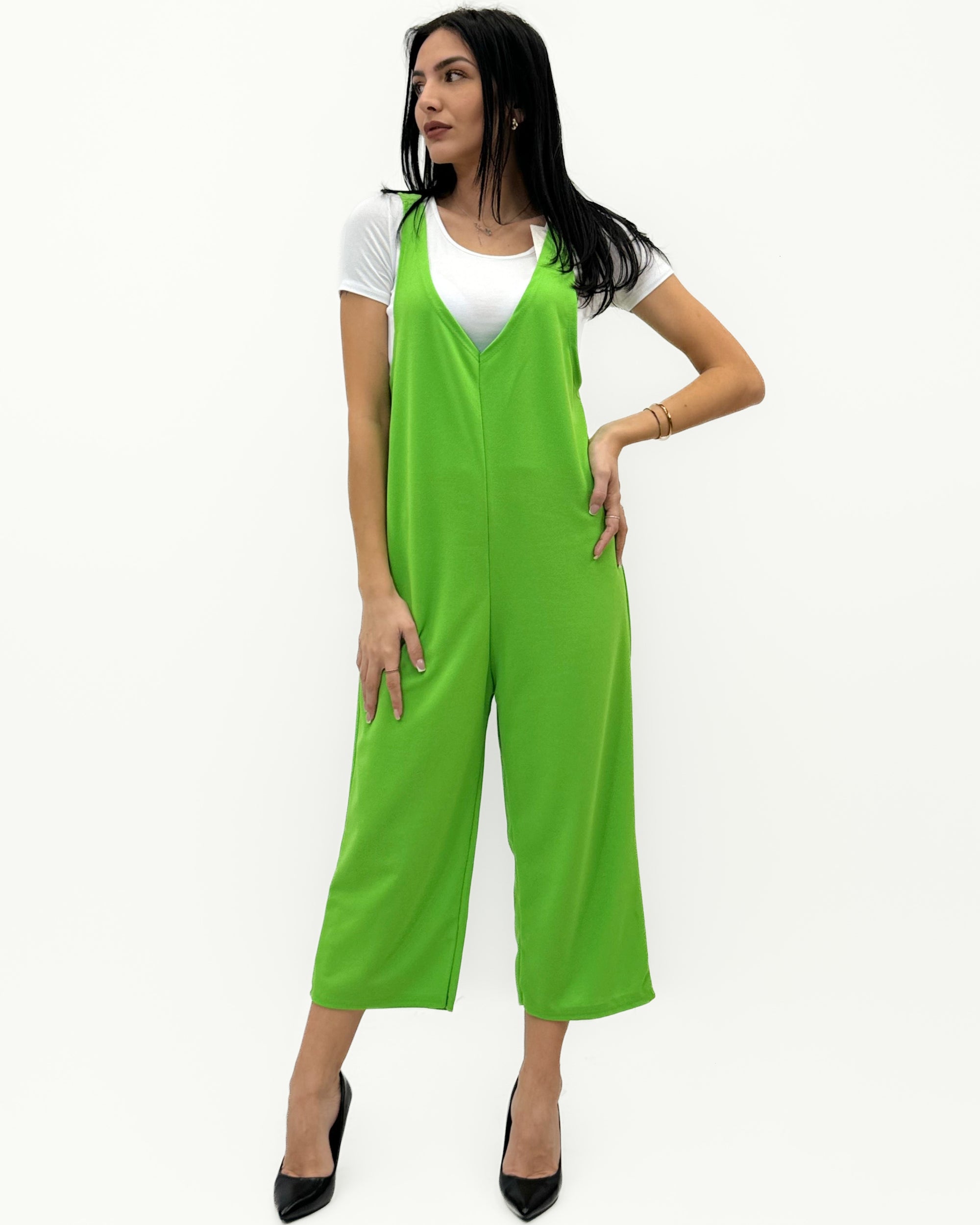 Salopette in tessuto fluido con scollo a V