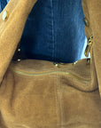 Borsa “Nora” in vera pelle scamosciata con borchie – Made in Italy
