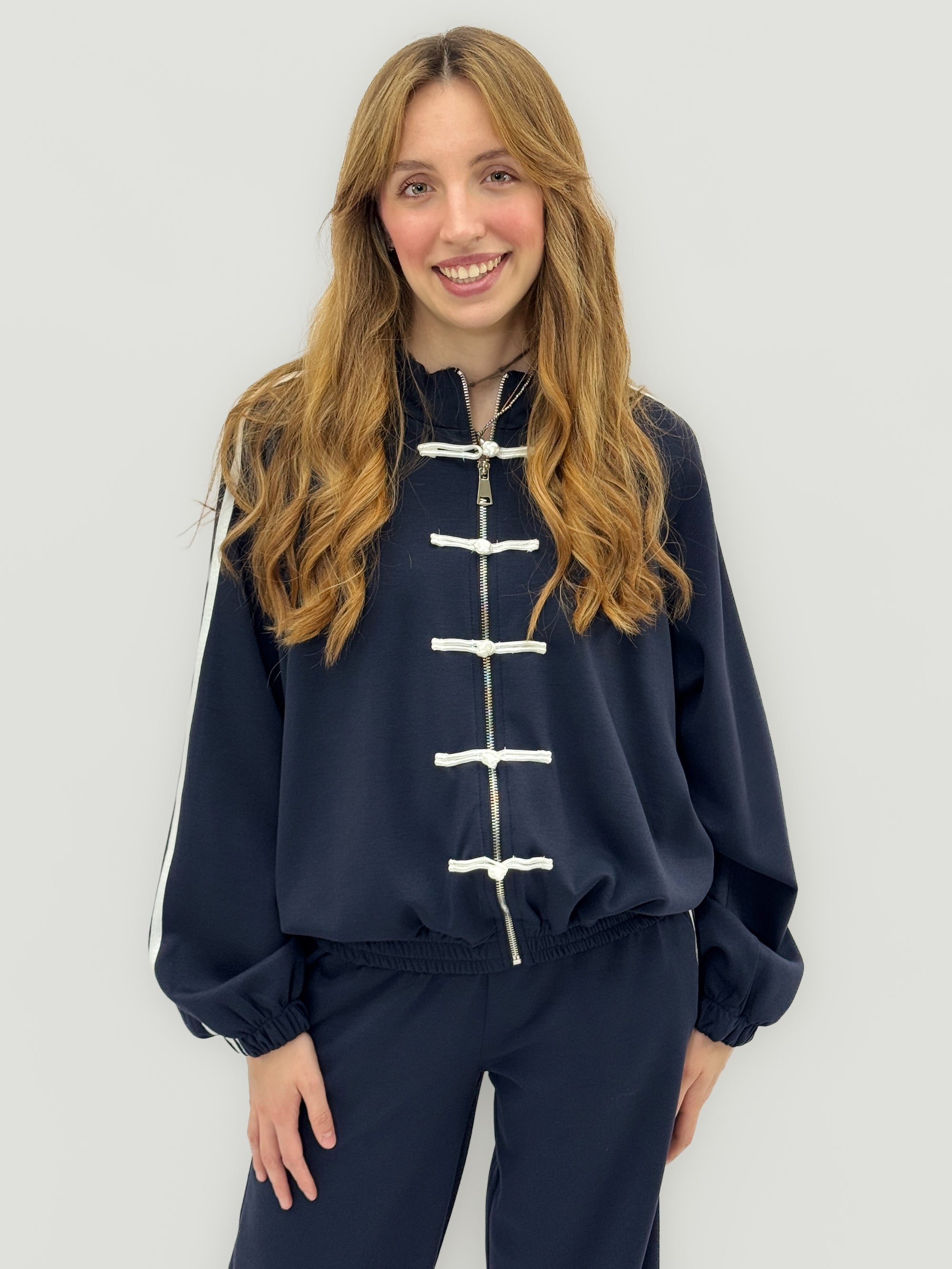 Completo con felpa e pantaloni - Trendy e casual