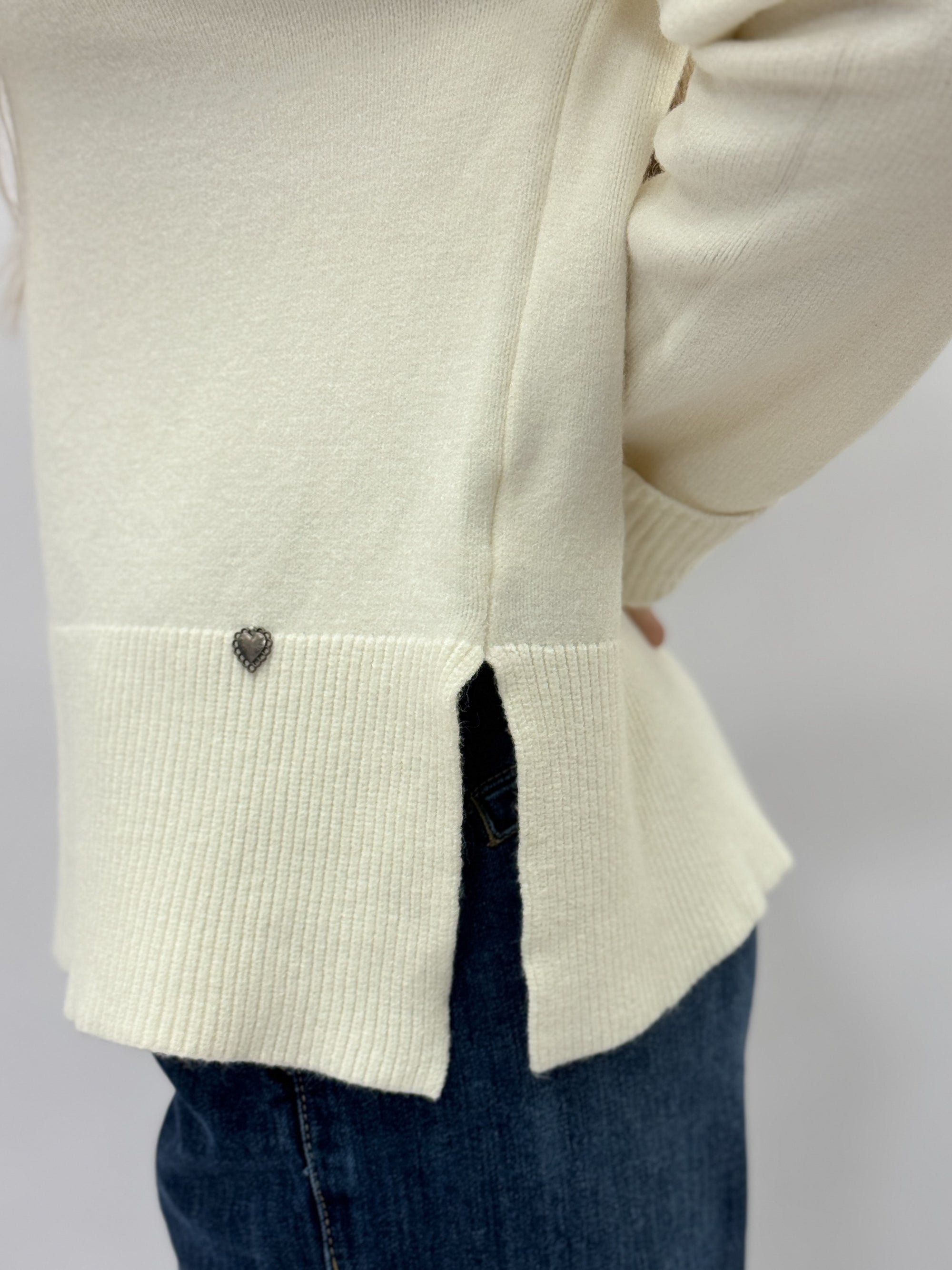 Maglia in misto lana con dettaglio polsini – Made in Italy