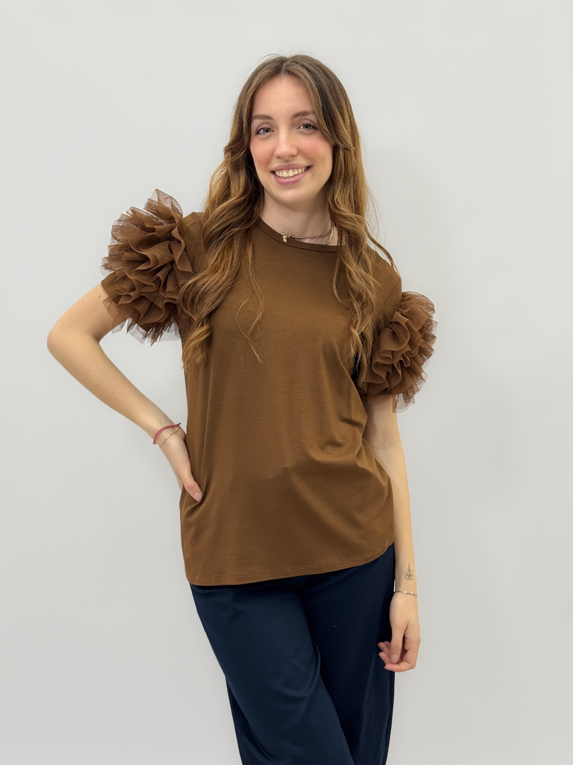 T-Shirt con Maniche in Tulle – Femminile e d’Impatto
