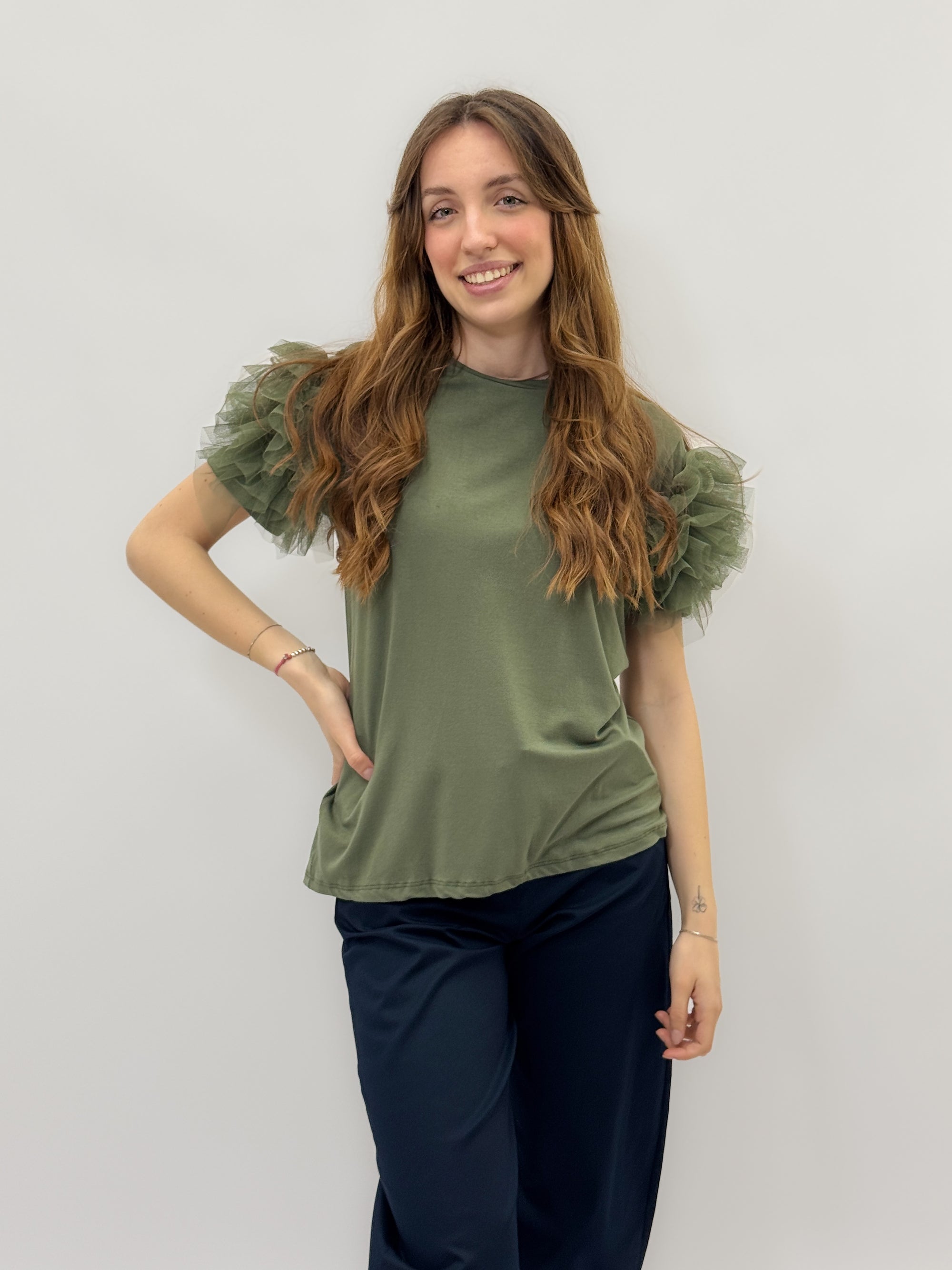 T-Shirt con Maniche in Tulle – Femminile e d’Impatto