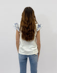 T-shirt con maniche volant con ricami