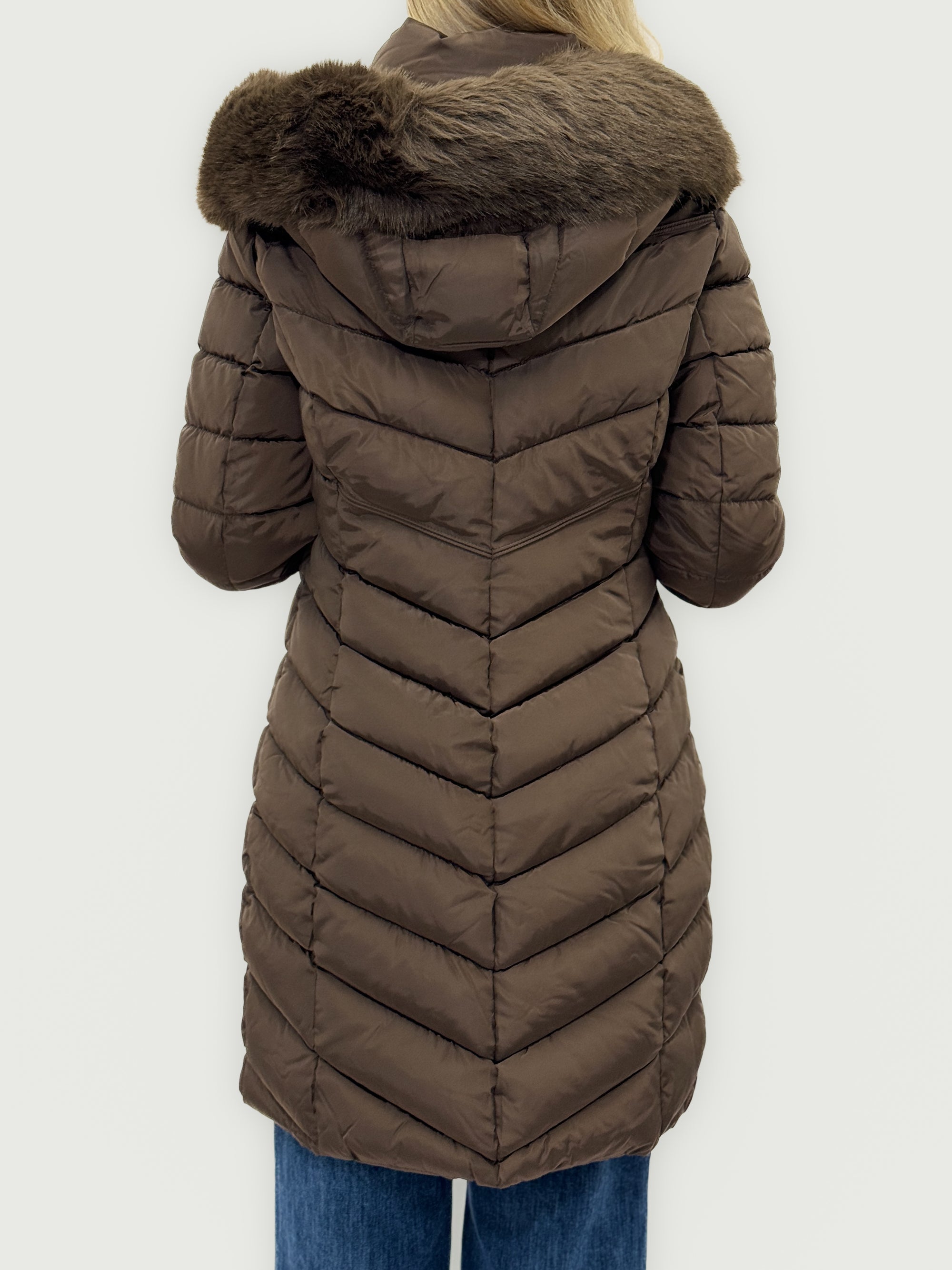 Piumino lungo con pelliccia – Calore e raffinatezza invernale