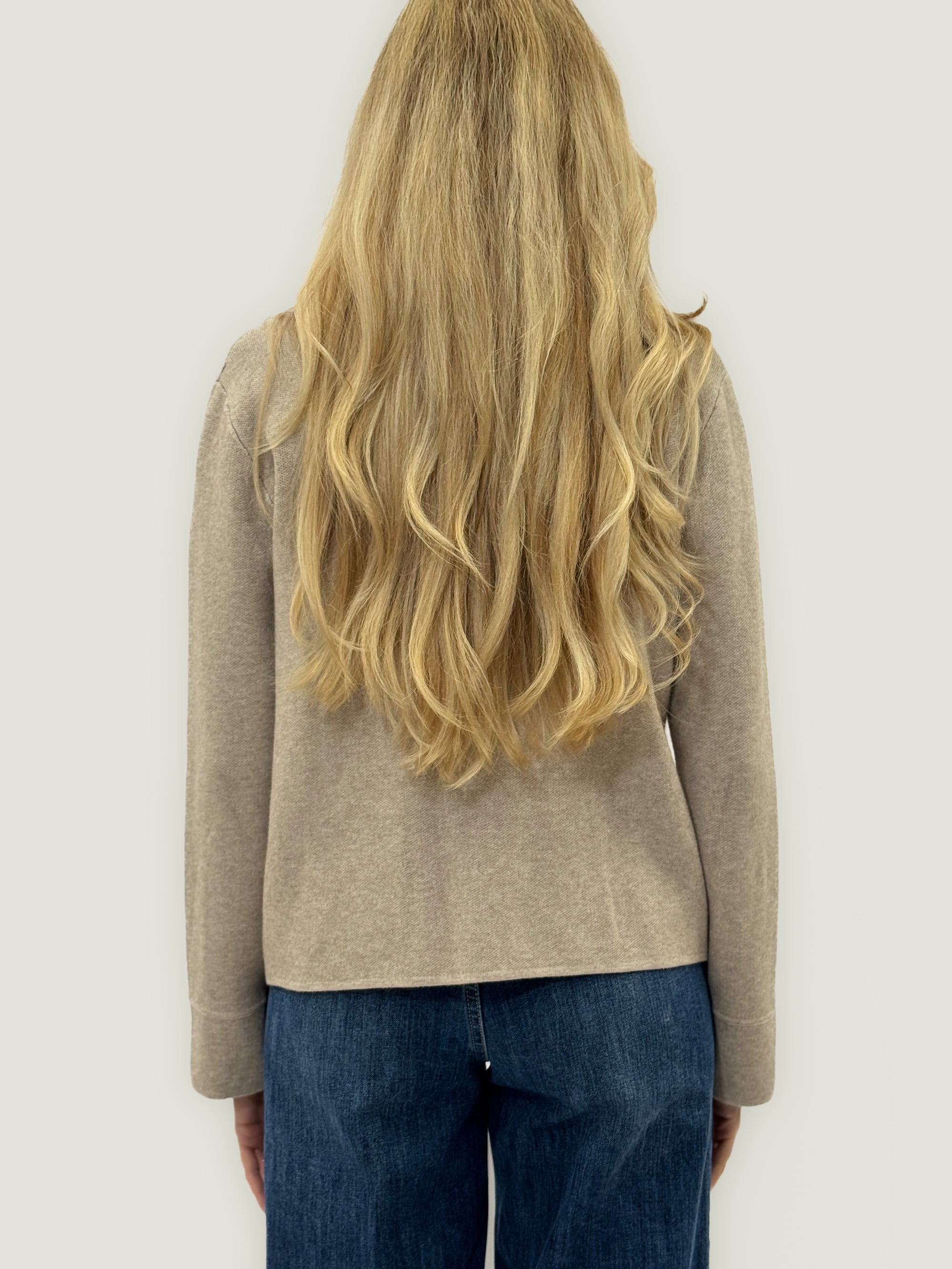 Cardigan con colletto e bottoni tono su tono – Eleganza e comfort